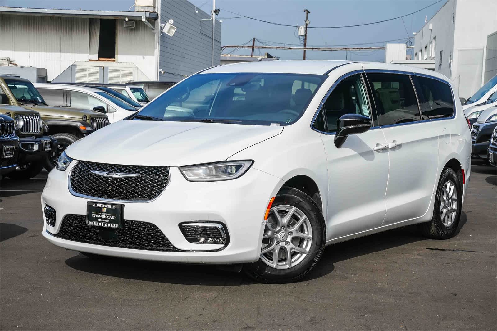 Thumbnail: 2026 Chrysler Pacifica - 1