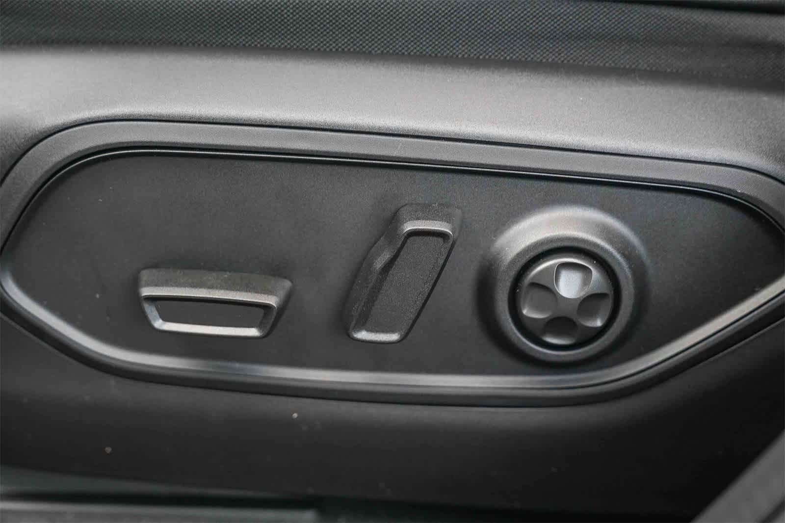 Thumbnail: 2025 Jeep Grand Cherokee - 21