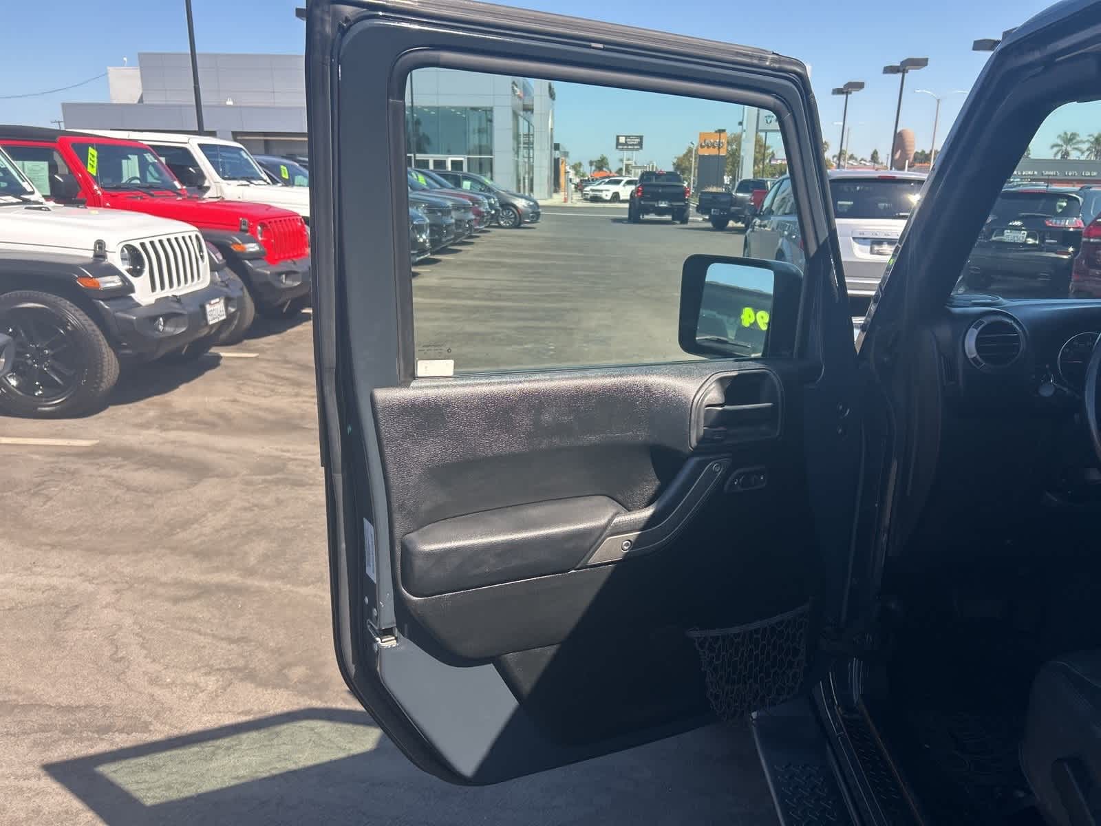 Thumbnail: 2017 Jeep Wrangler - 21
