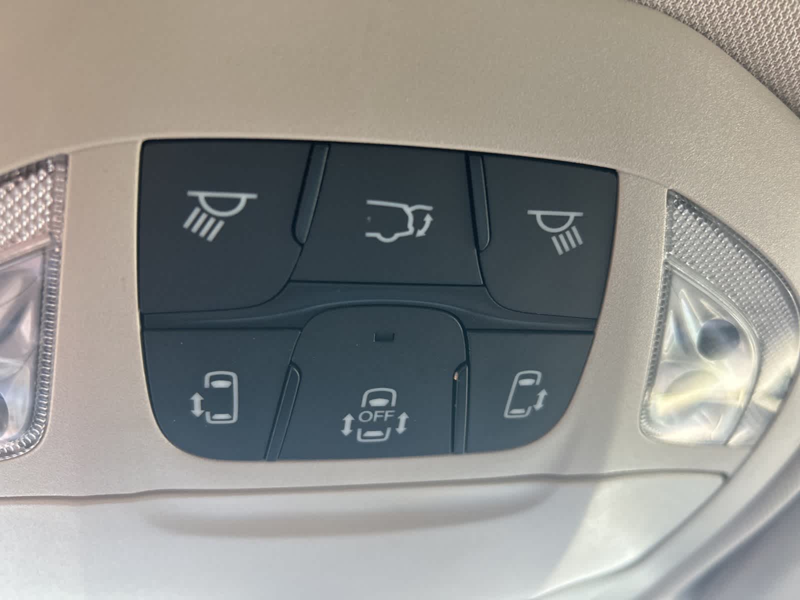 Thumbnail: 2023 Chrysler Pacifica - 32