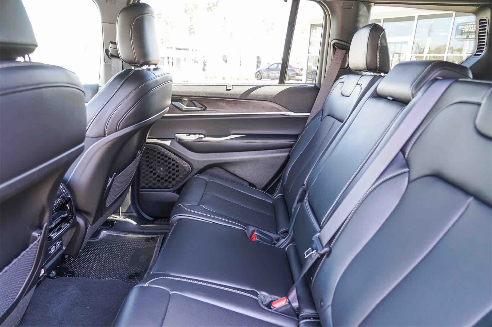 Thumbnail: 2025 Jeep Grand Cherokee L - 21