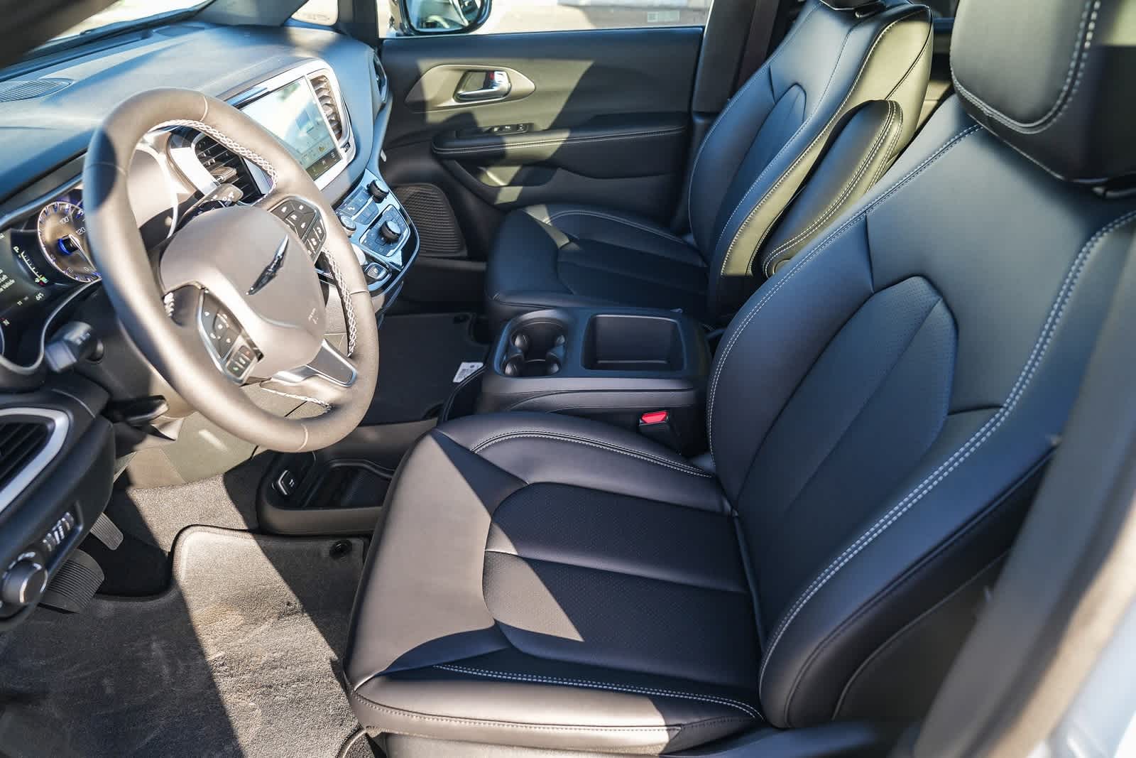 Thumbnail: 2026 Chrysler Voyager - 19