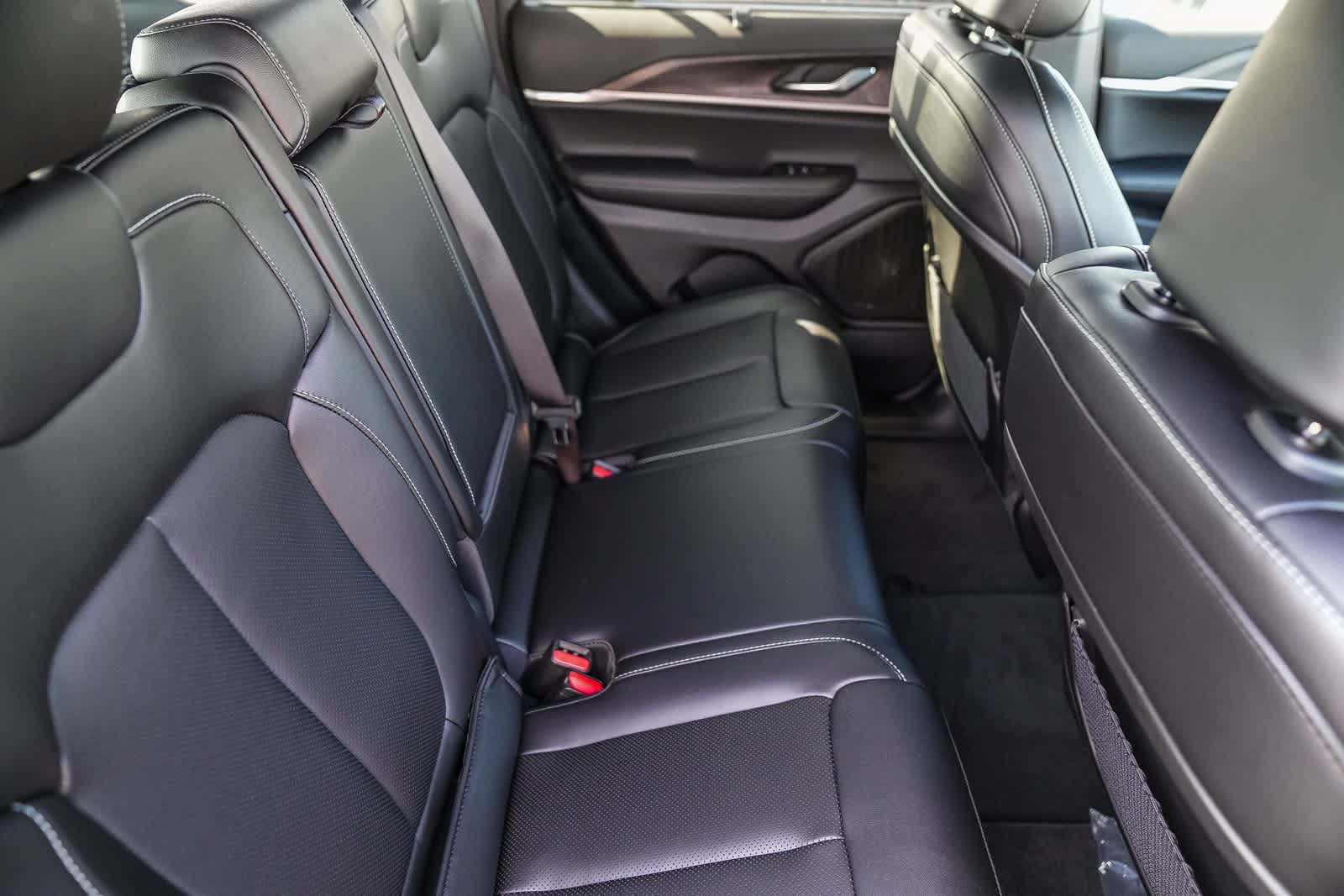 Thumbnail: 2025 Jeep Grand Cherokee - 18