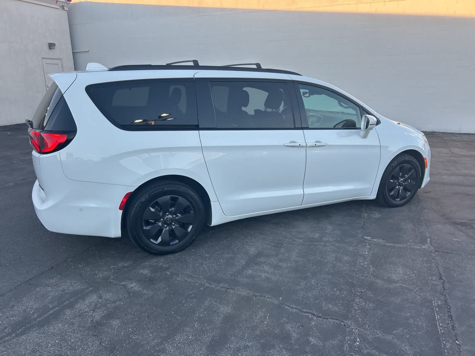 Thumbnail: 2020 Chrysler Pacifica - 8