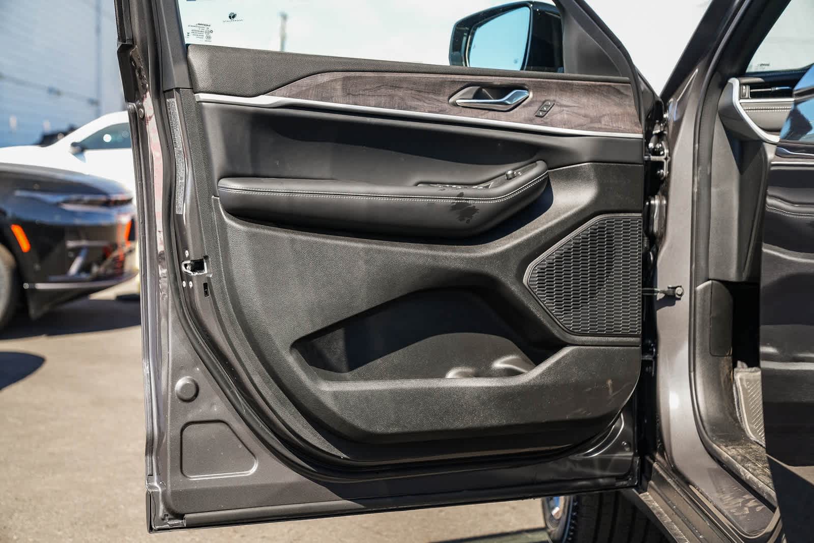 Thumbnail: 2025 Jeep Grand Cherokee - 21