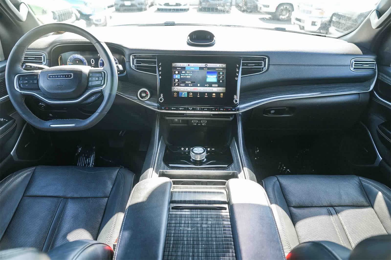 Thumbnail: 2022 Jeep Wagoneer - 10