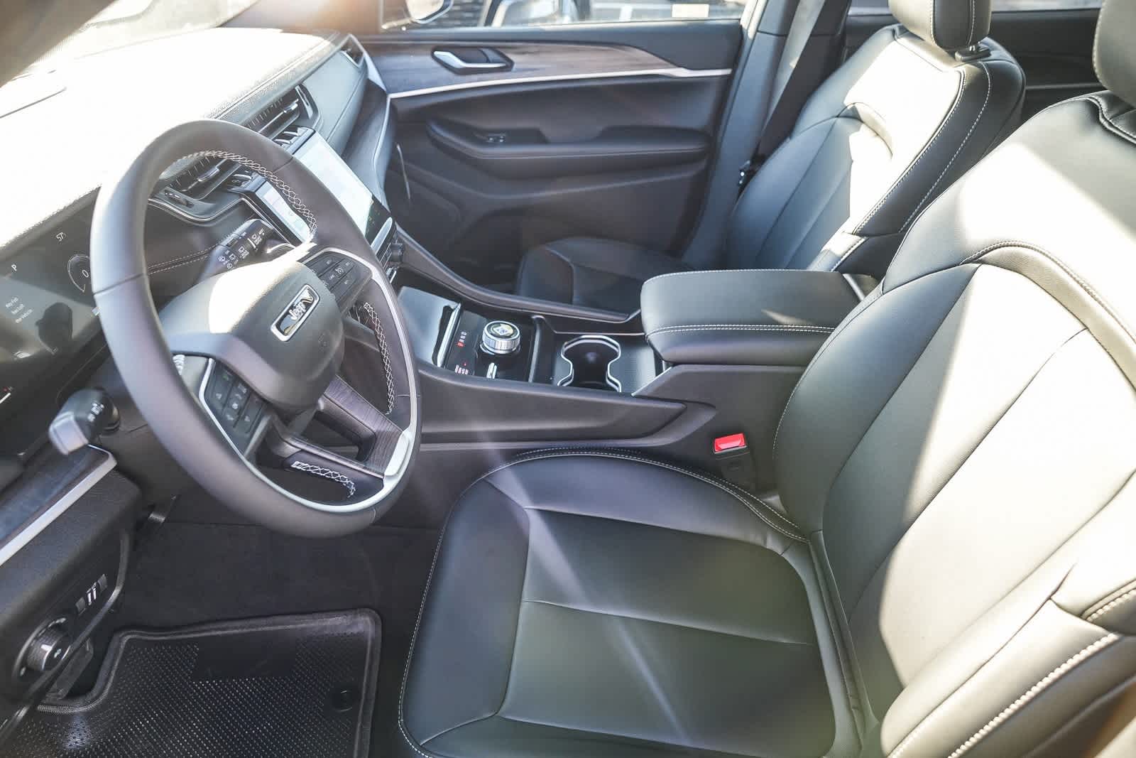 Thumbnail: 2025 Jeep Grand Cherokee - 18