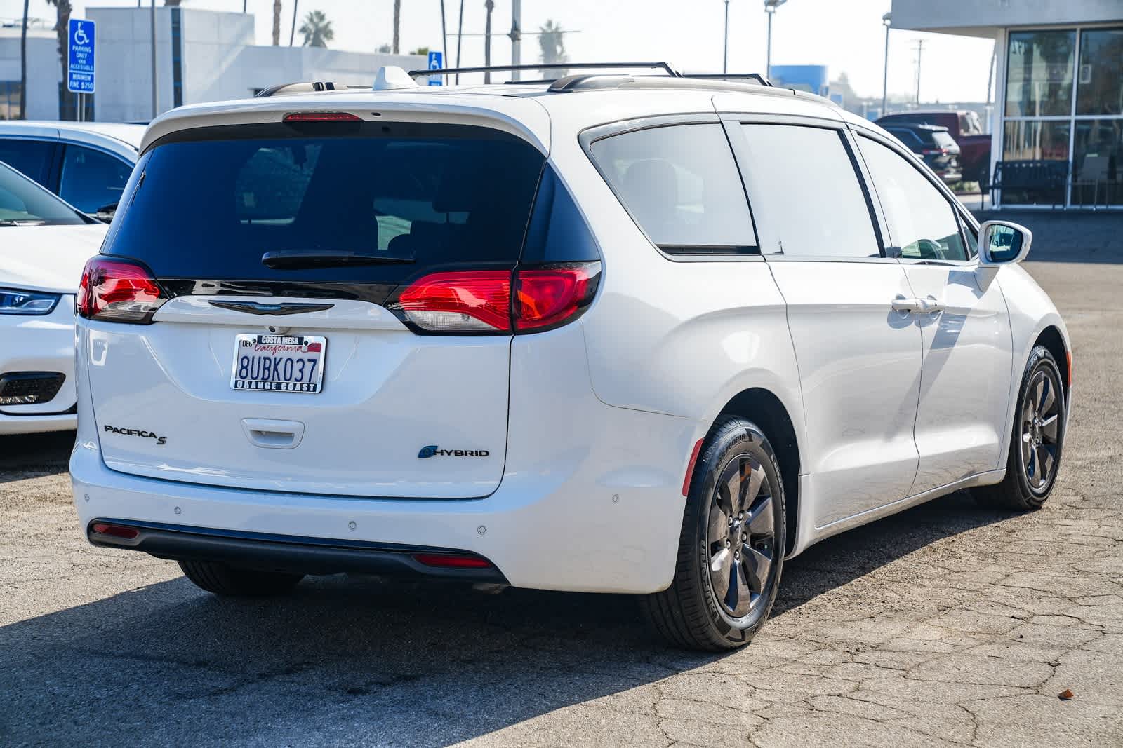 Thumbnail: 2020 Chrysler Pacifica - 4