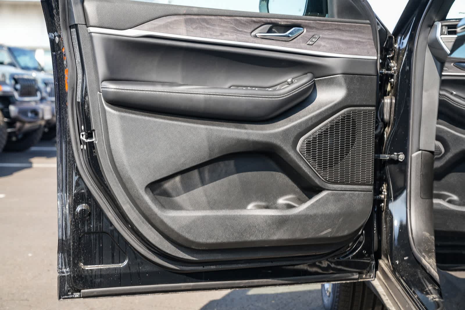 Thumbnail: 2025 Jeep Grand Cherokee - 21