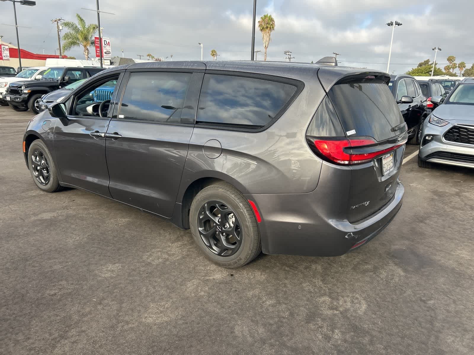Thumbnail: 2022 Chrysler Pacifica - 3
