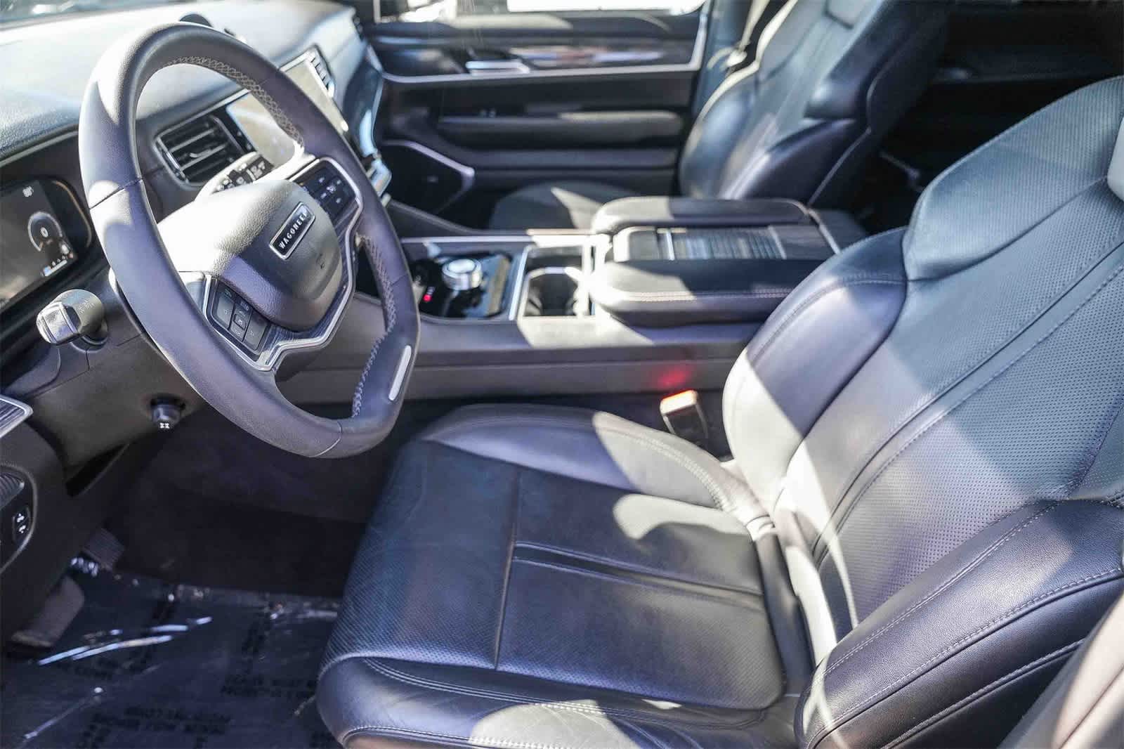 Thumbnail: 2022 Jeep Wagoneer - 16