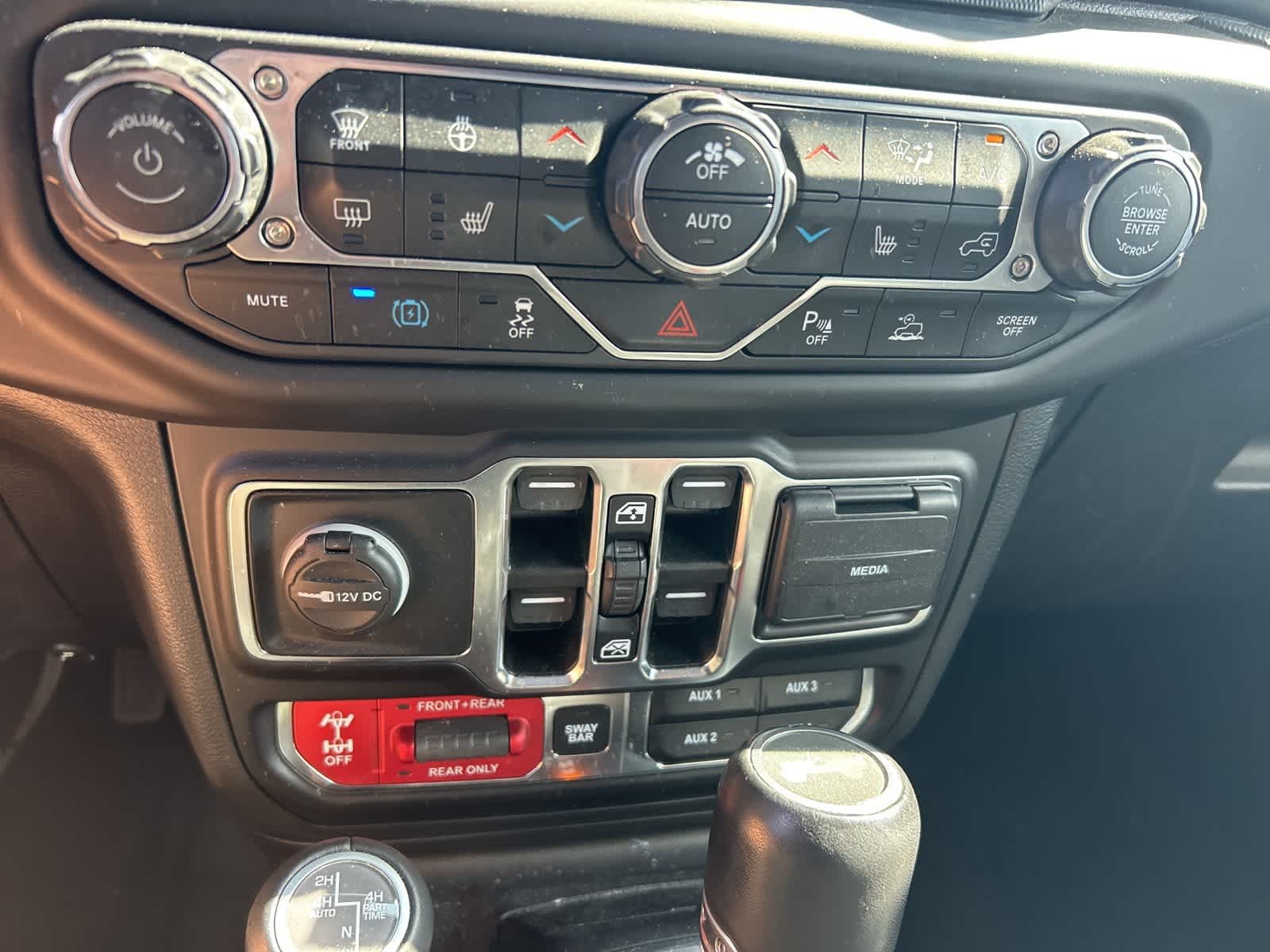Thumbnail: 2023 Jeep Wrangler - 46
