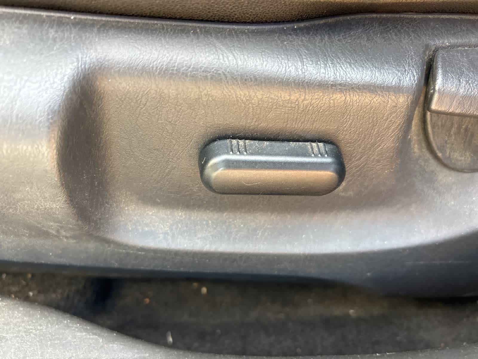 Thumbnail: 2010 Ford Escape - 27
