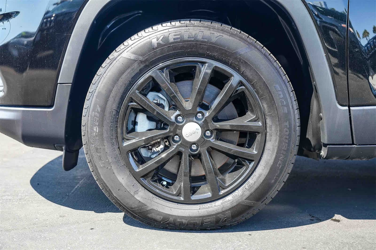 Thumbnail: 2022 Jeep Cherokee - 7