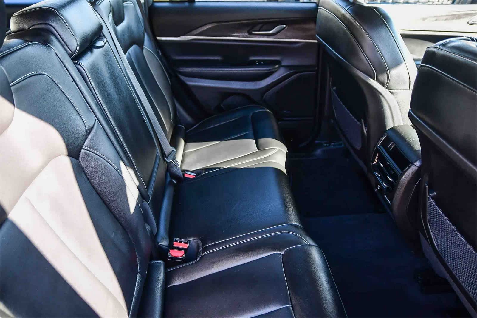 Thumbnail: 2023 Jeep Grand Cherokee - 16