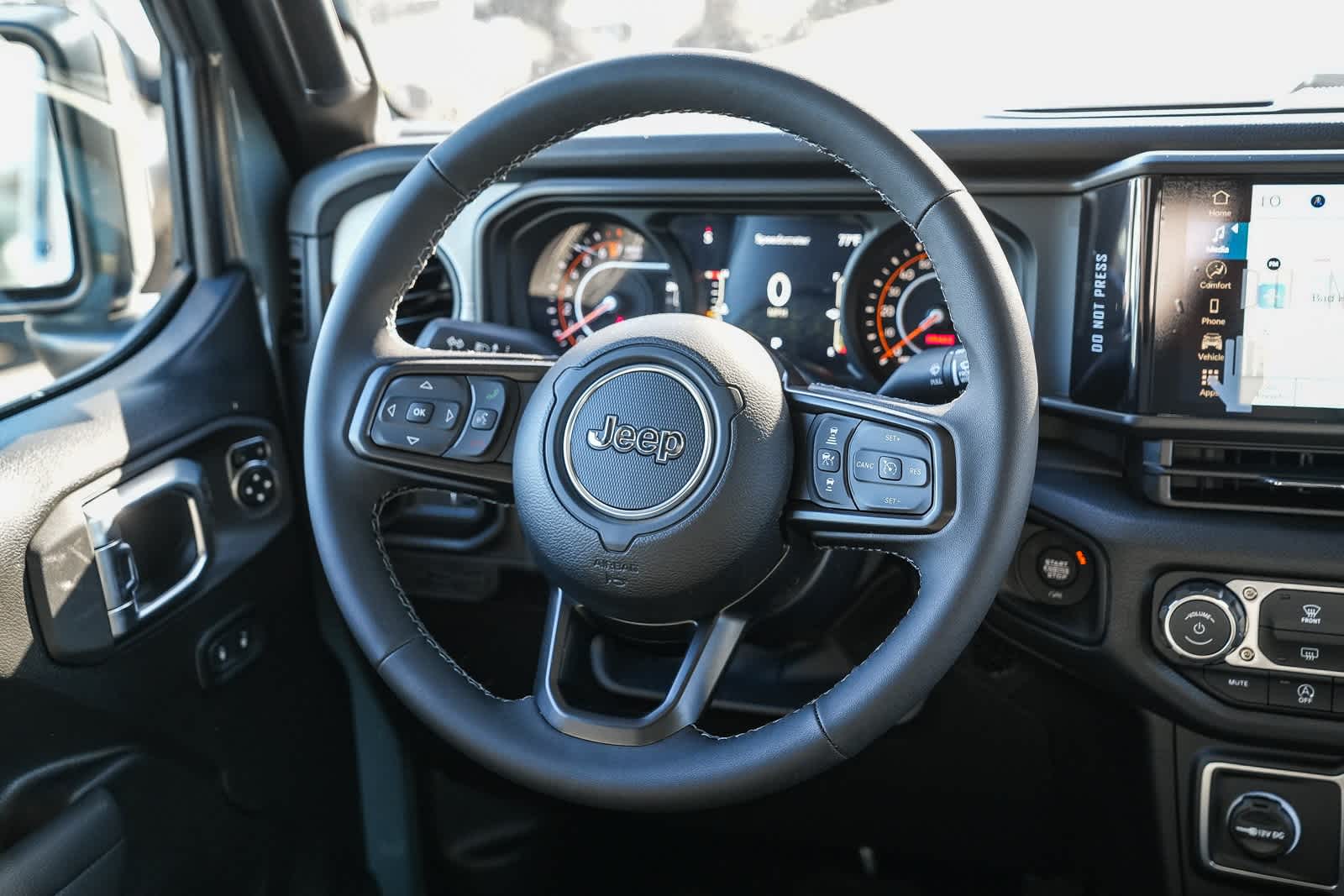 Thumbnail: 2026 Jeep Gladiator - 16