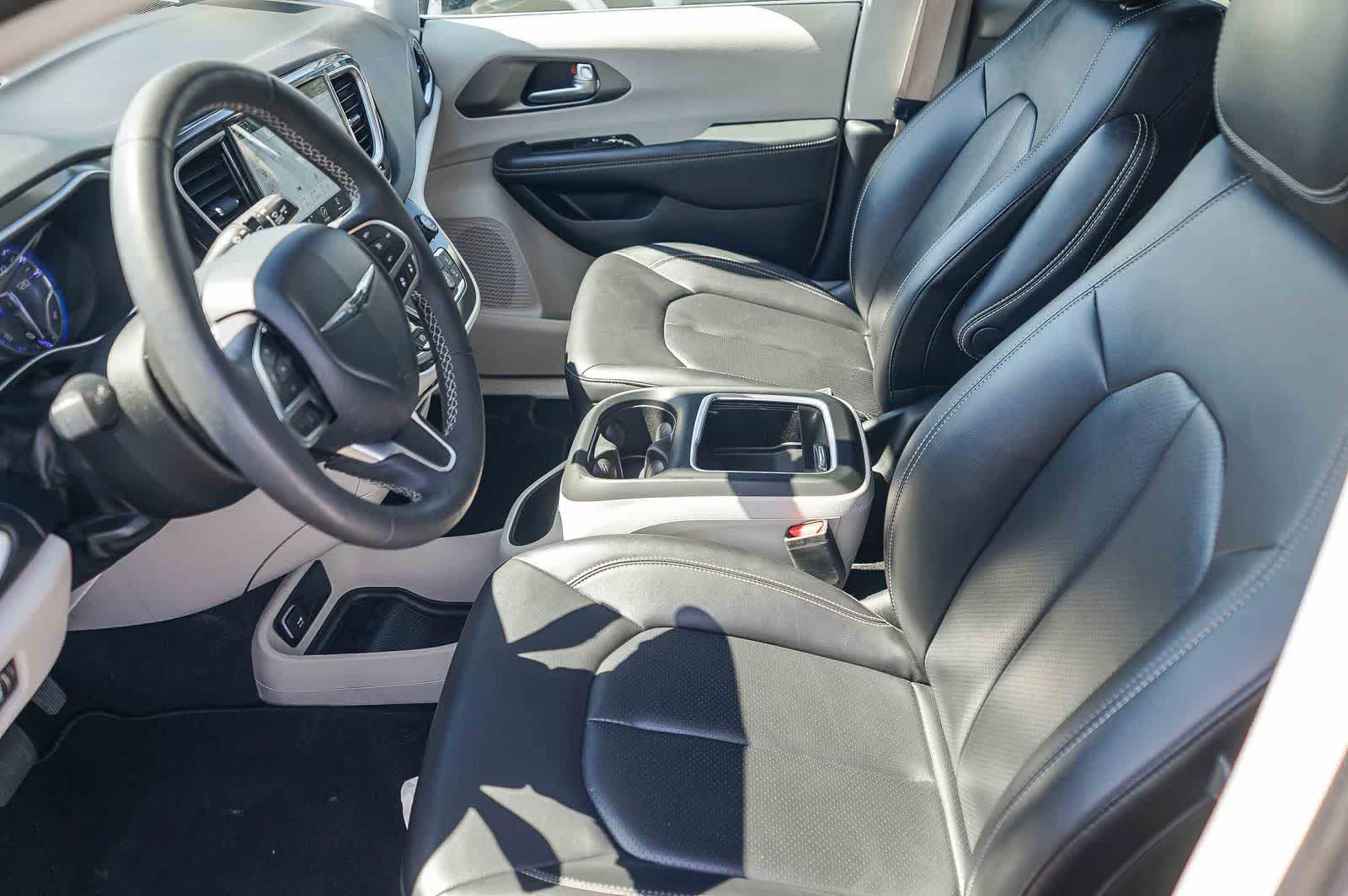 Thumbnail: 2024 Chrysler Pacifica - 17