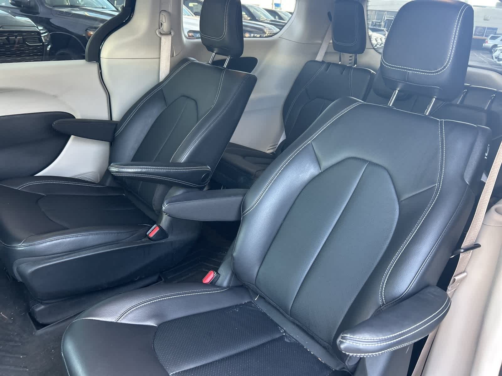 Thumbnail: 2022 Chrysler Pacifica - 22