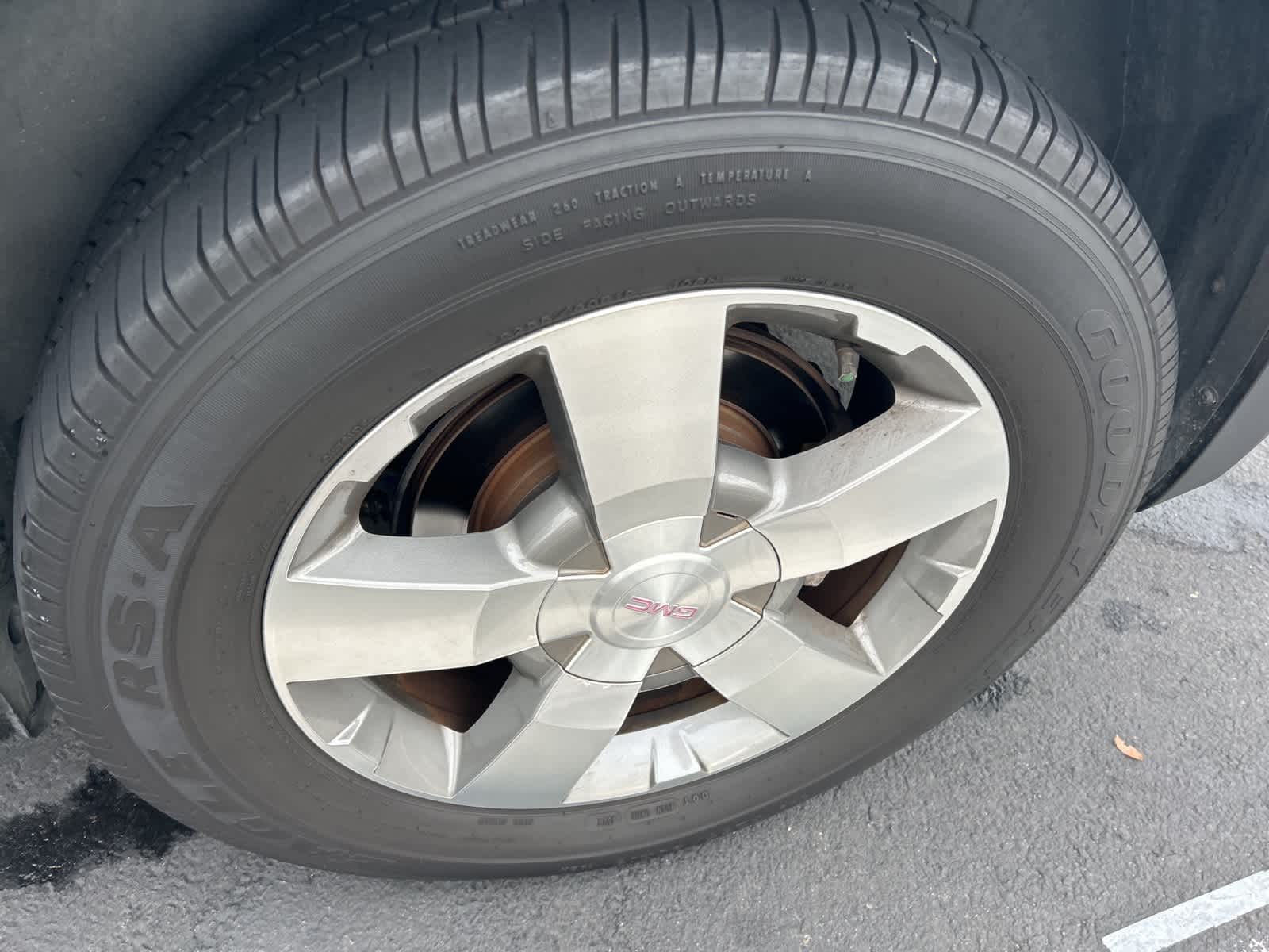 Thumbnail: 2011 GMC Acadia - 11