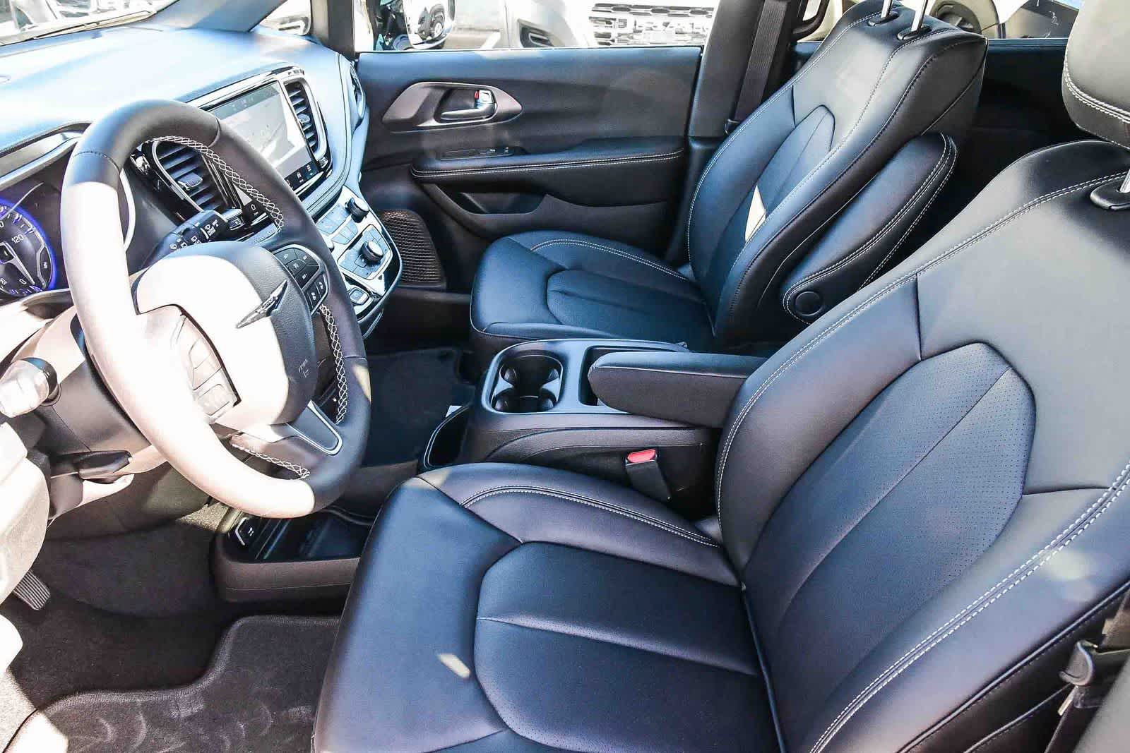 Thumbnail: 2026 Chrysler Pacifica - 20