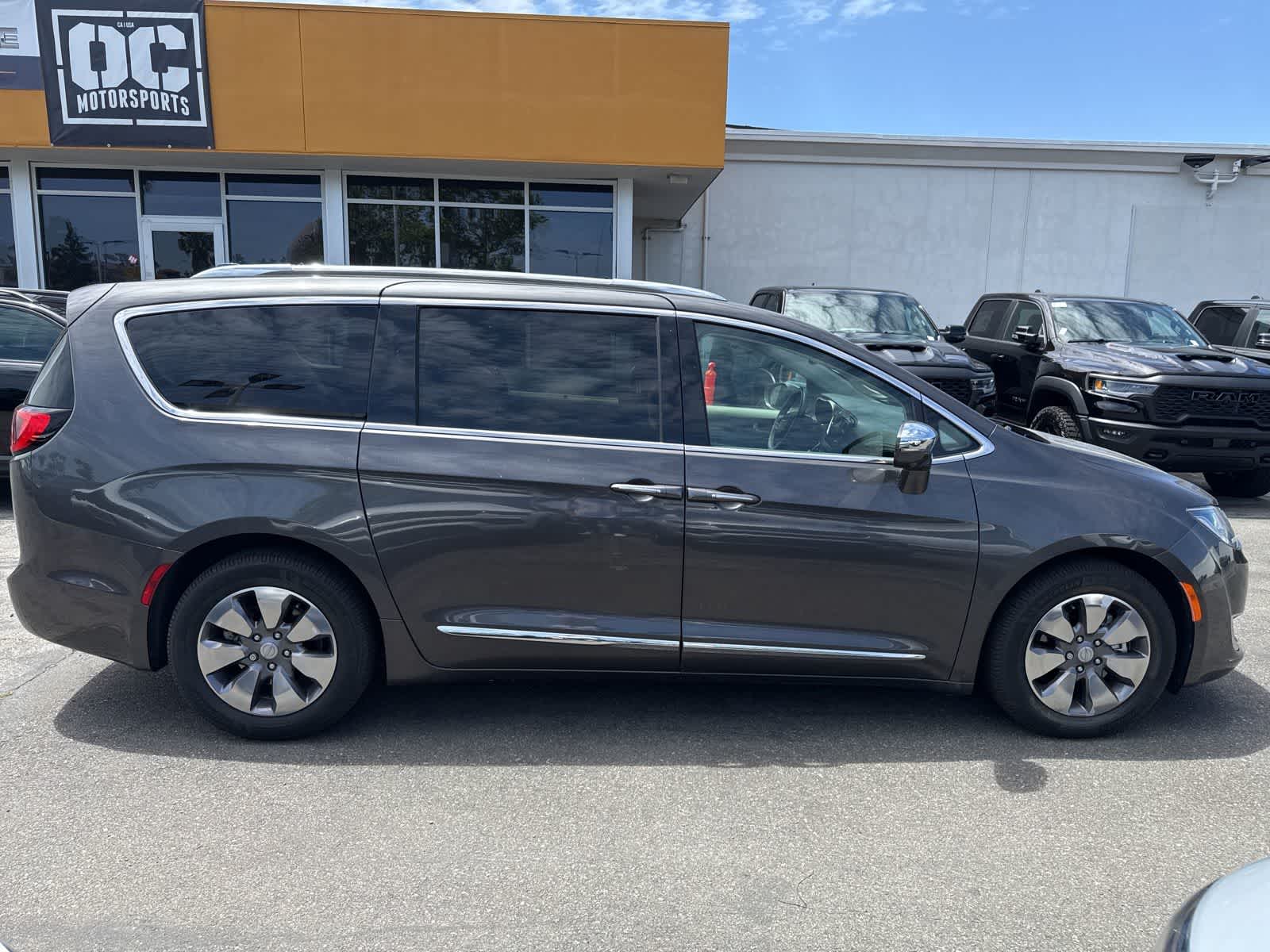 Thumbnail: 2019 Chrysler Pacifica - 4