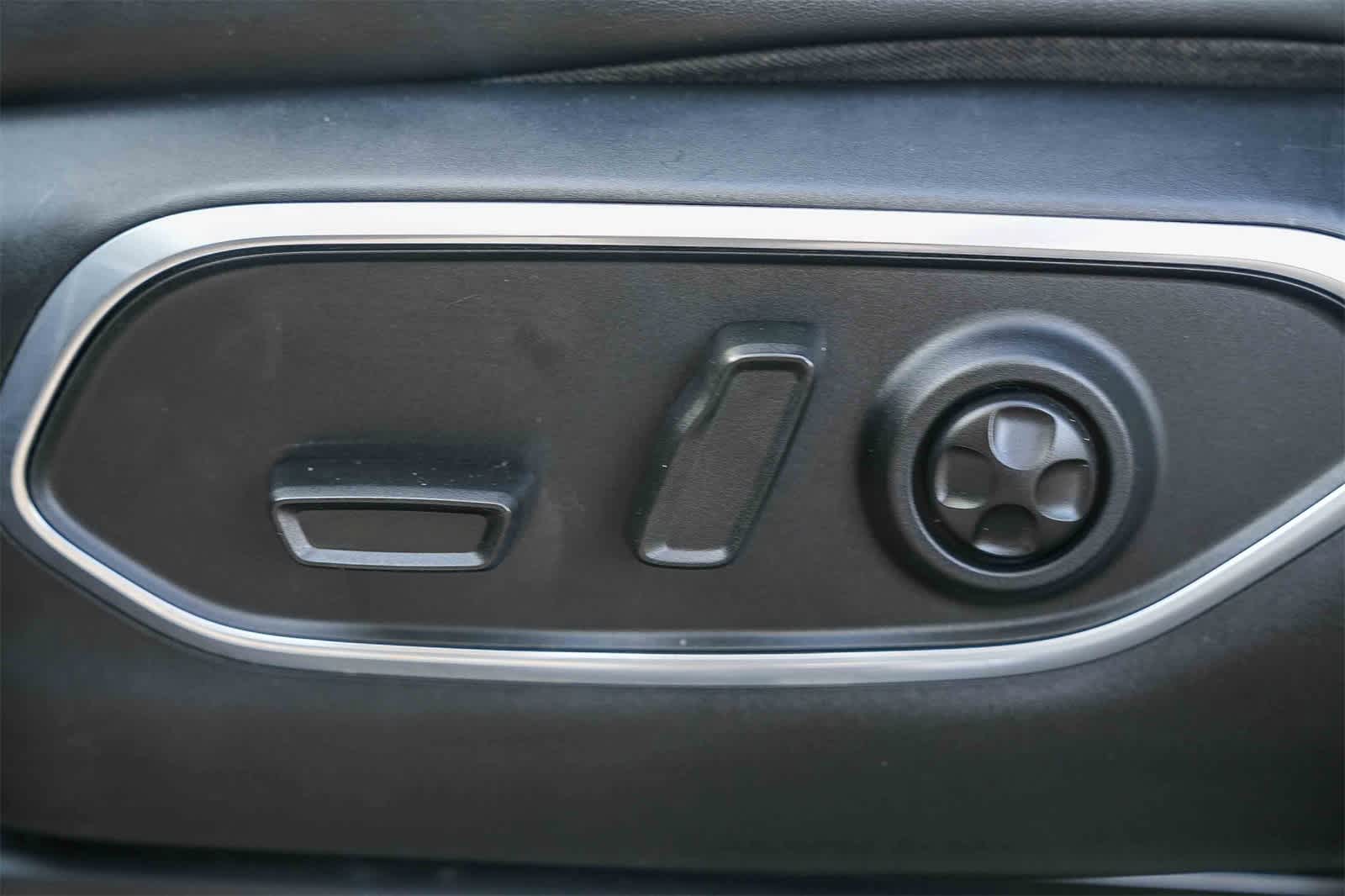 Thumbnail: 2022 Jeep Wagoneer - 18