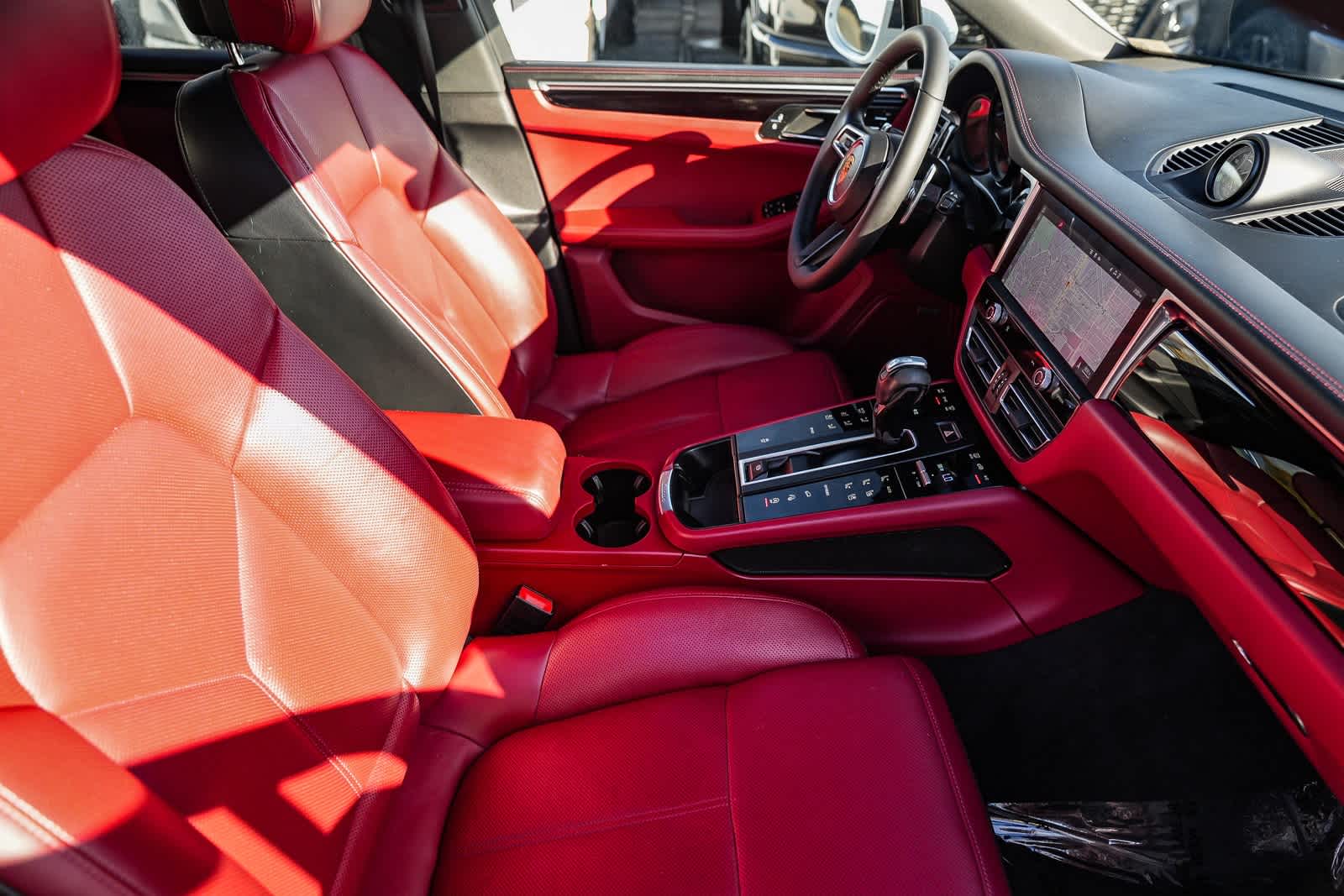 Thumbnail: 2023 Porsche Macan - 15