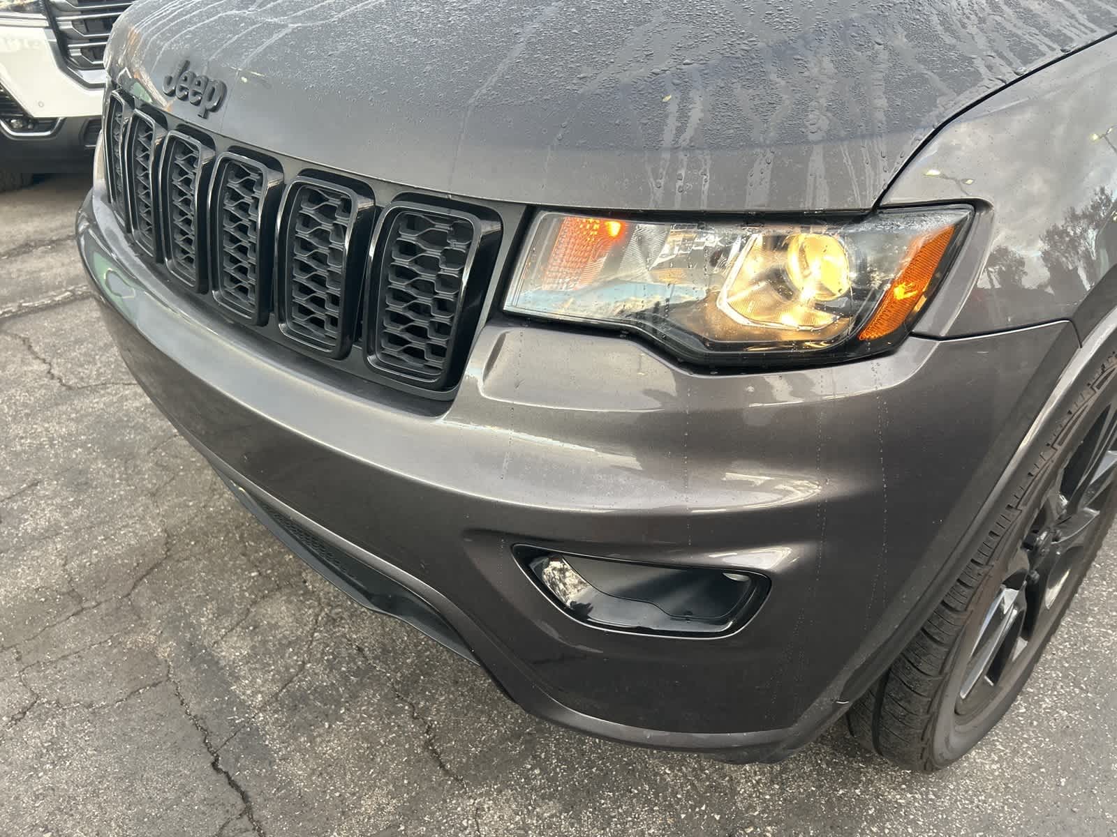 Thumbnail: 2017 Jeep Grand Cherokee - 11