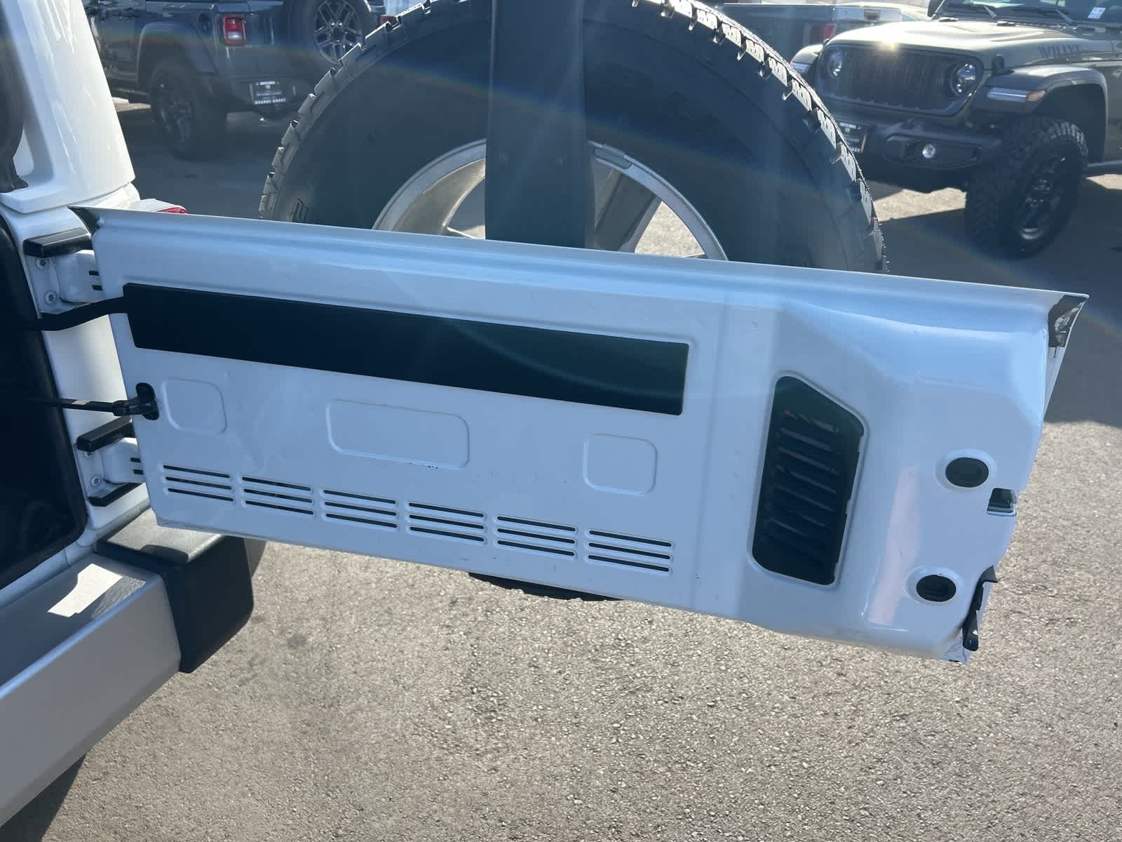 Thumbnail: 2015 Jeep Wrangler - 26