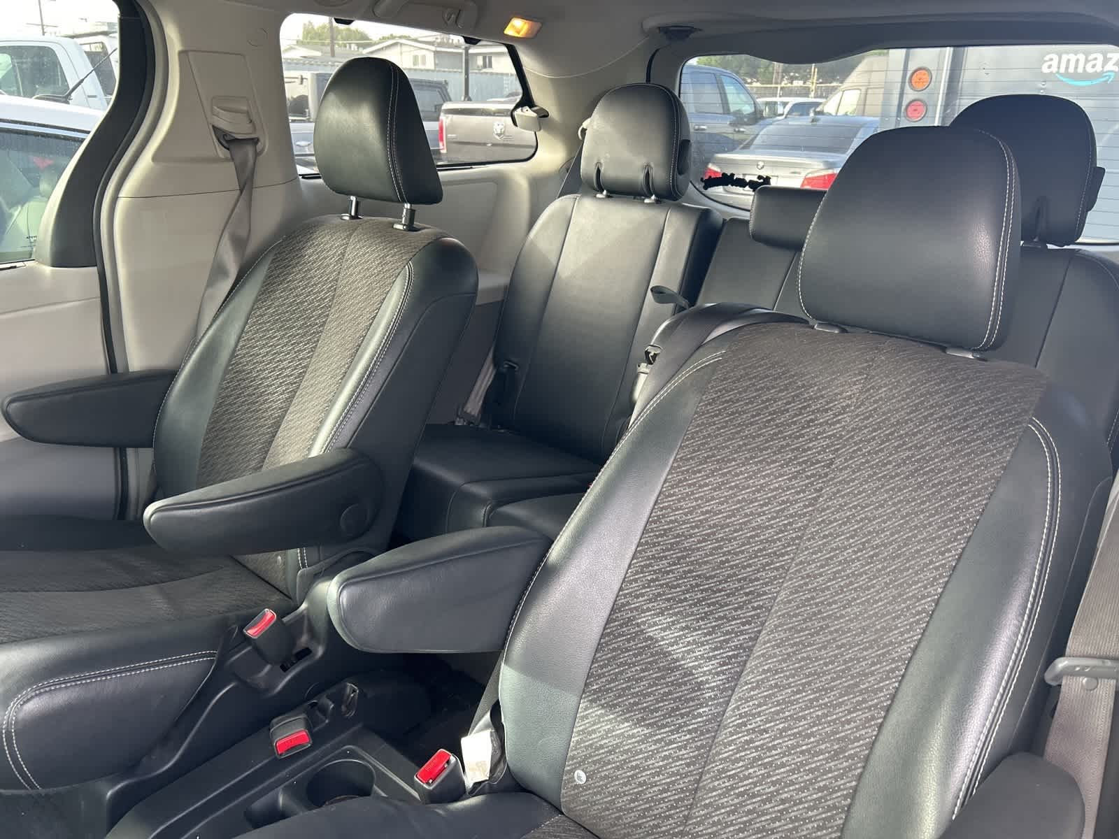 Thumbnail: 2011 Toyota Sienna - 13