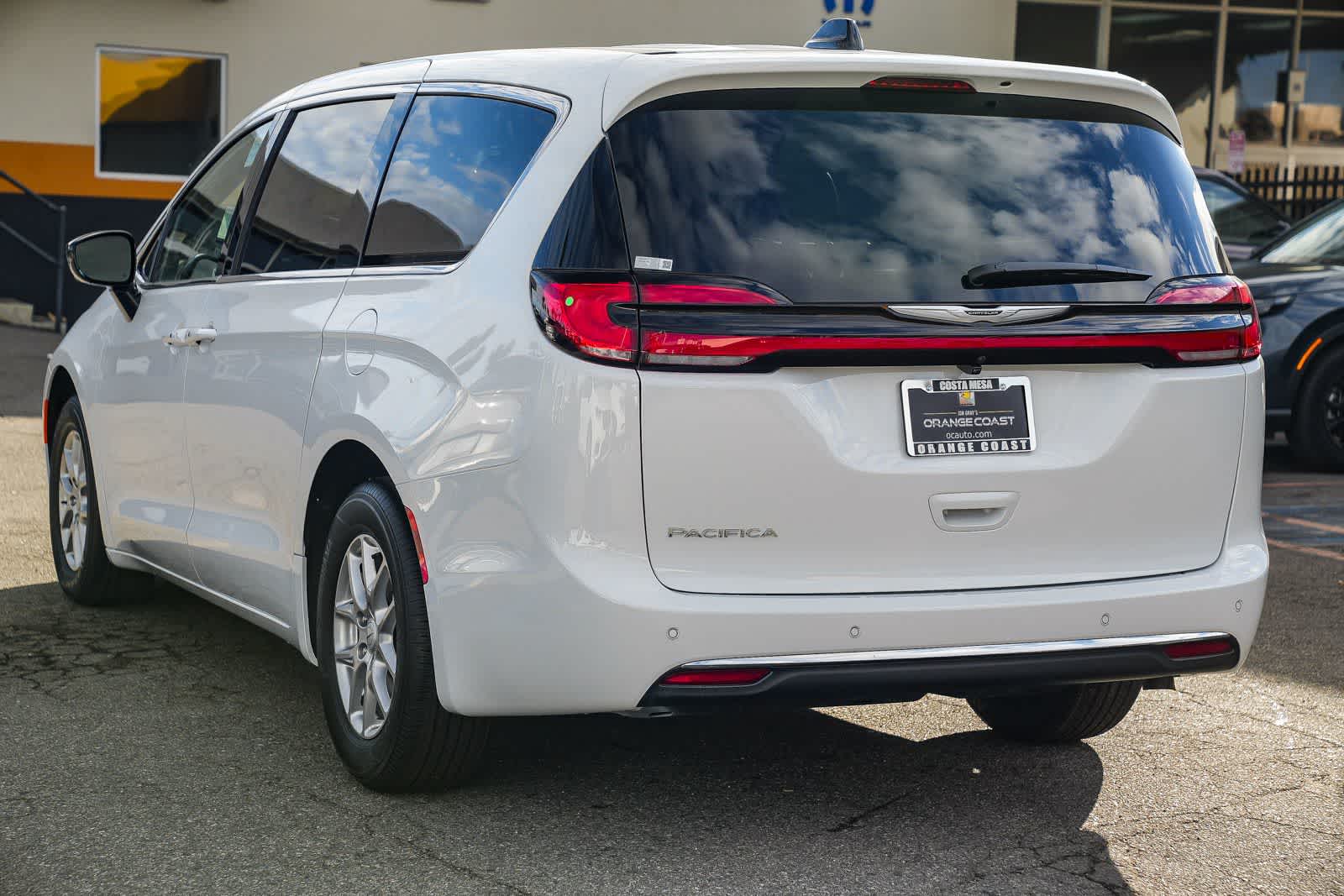 Thumbnail: 2026 Chrysler Pacifica - 6