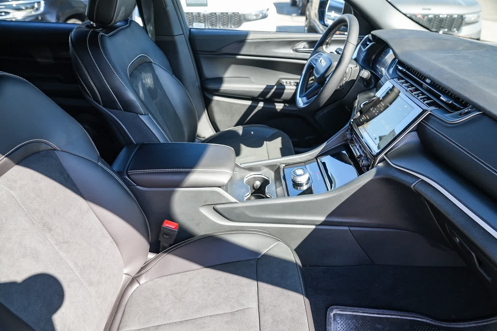 Thumbnail: 2025 Jeep Grand Cherokee L - 15