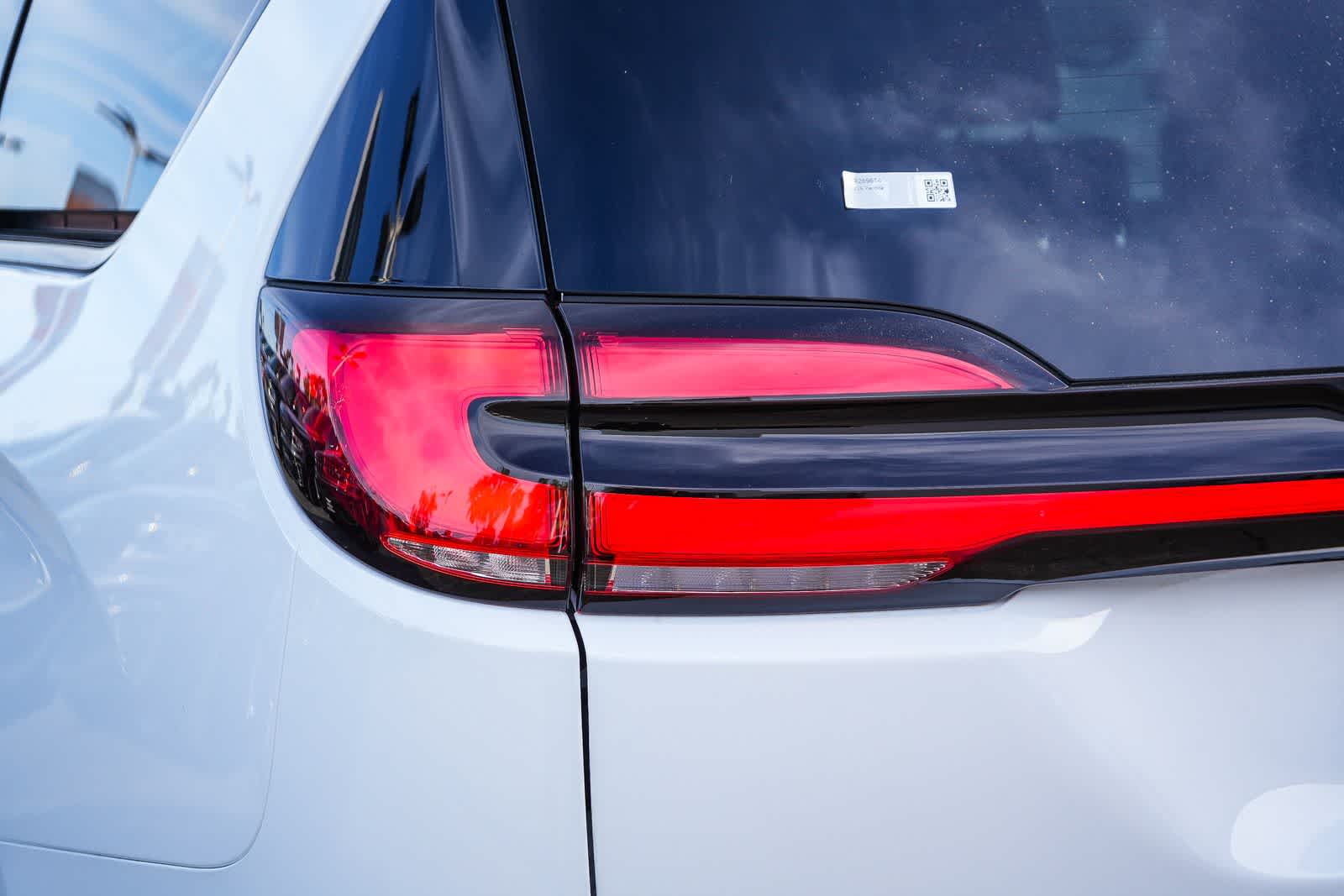 Thumbnail: 2026 Chrysler Pacifica - 9