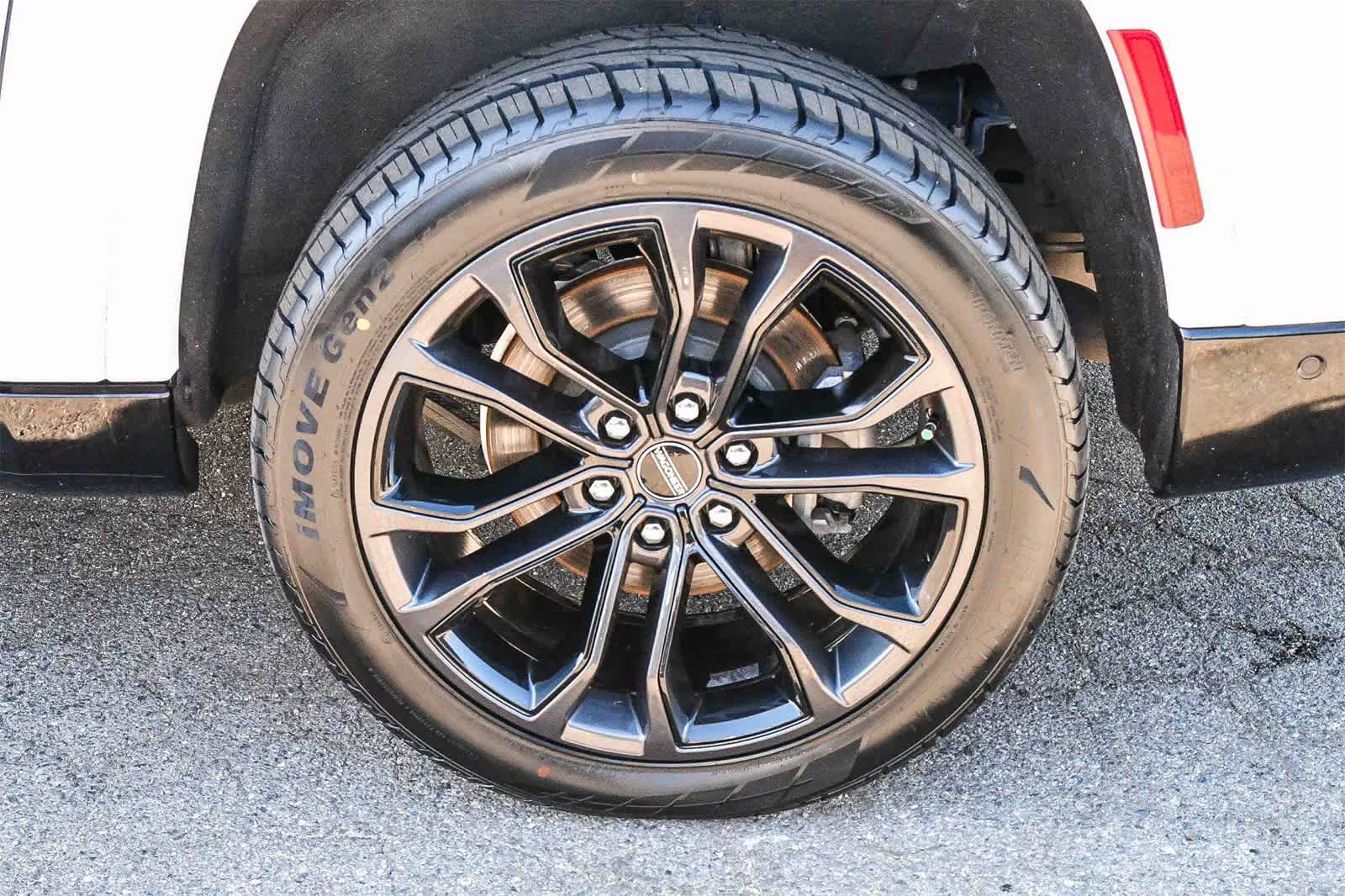 Thumbnail: 2024 Jeep Grand Wagoneer L - 10