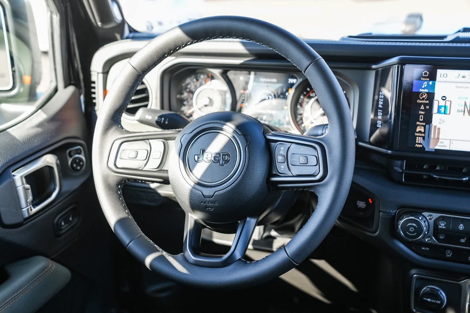 Thumbnail: 2026 Jeep Gladiator - 16