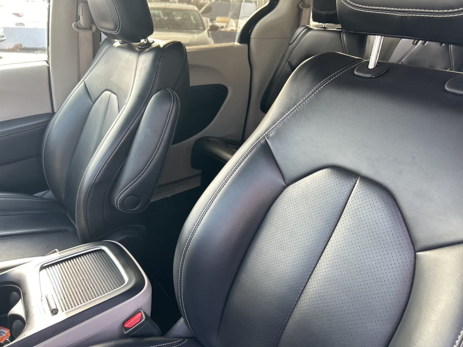 Thumbnail: 2023 Chrysler Pacifica - 15