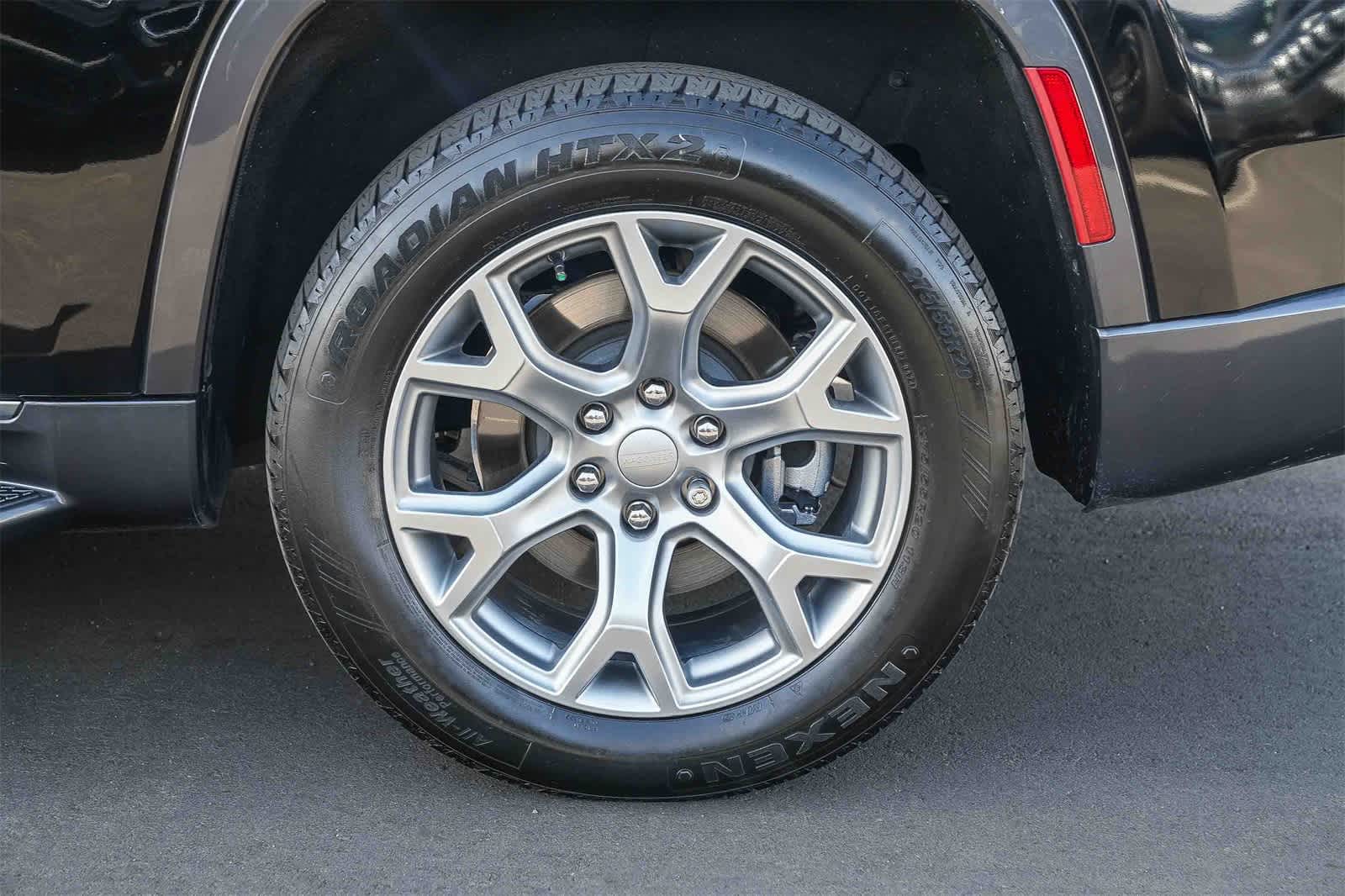 Thumbnail: 2022 Jeep Wagoneer - 8