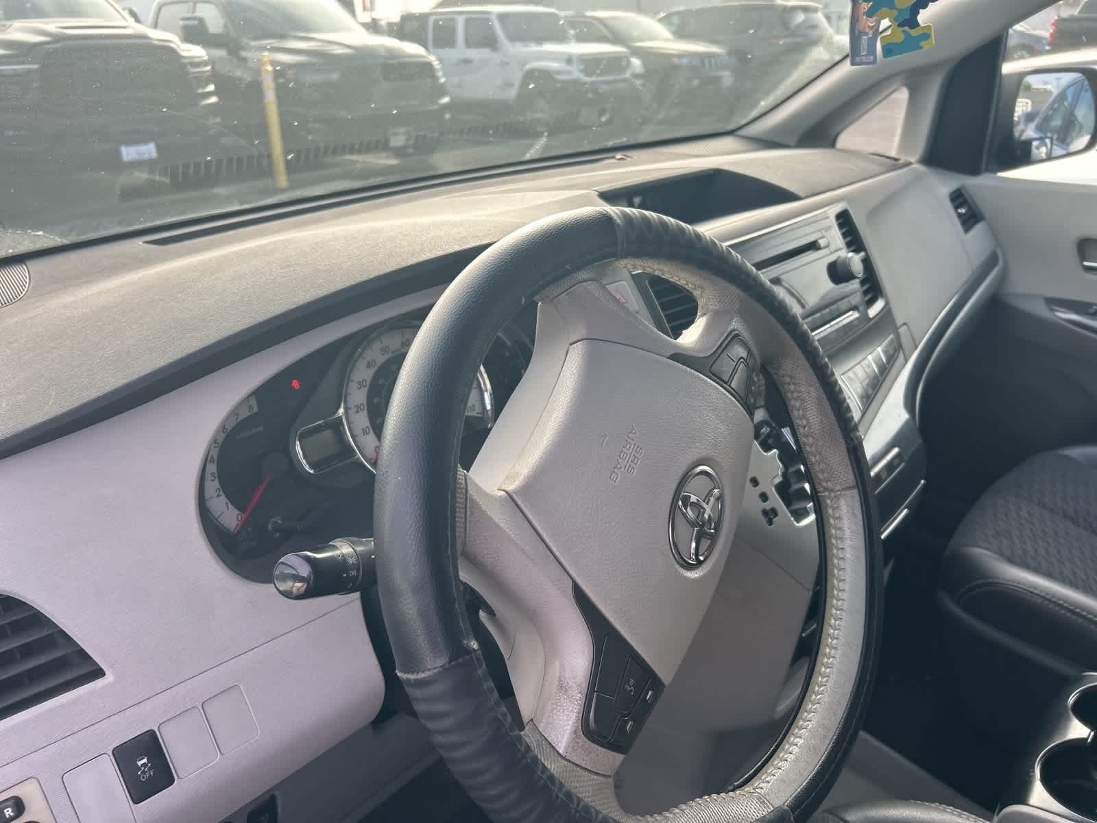 Thumbnail: 2011 Toyota Sienna - 10