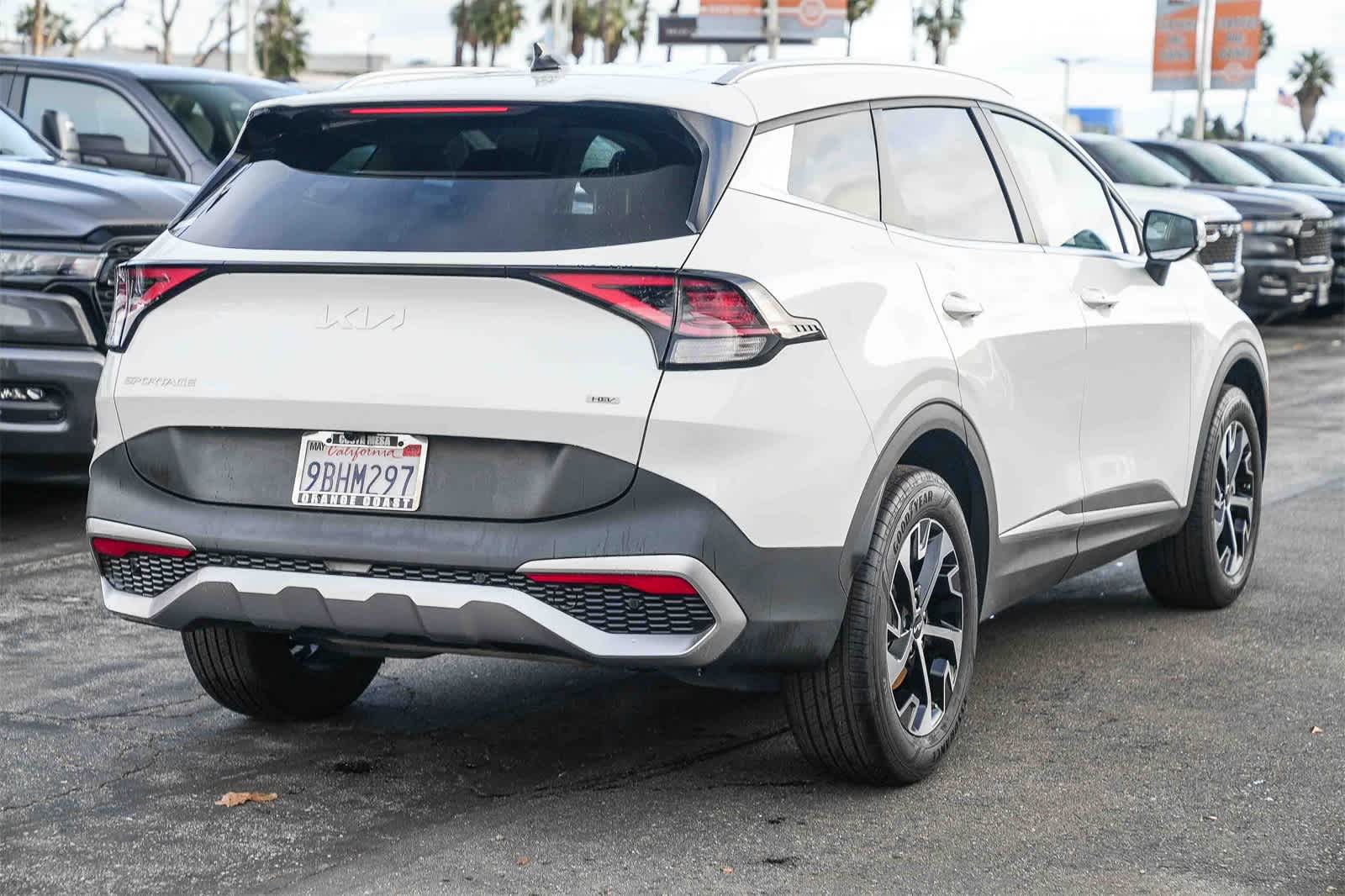 Thumbnail: 2023 Kia Sportage - 4