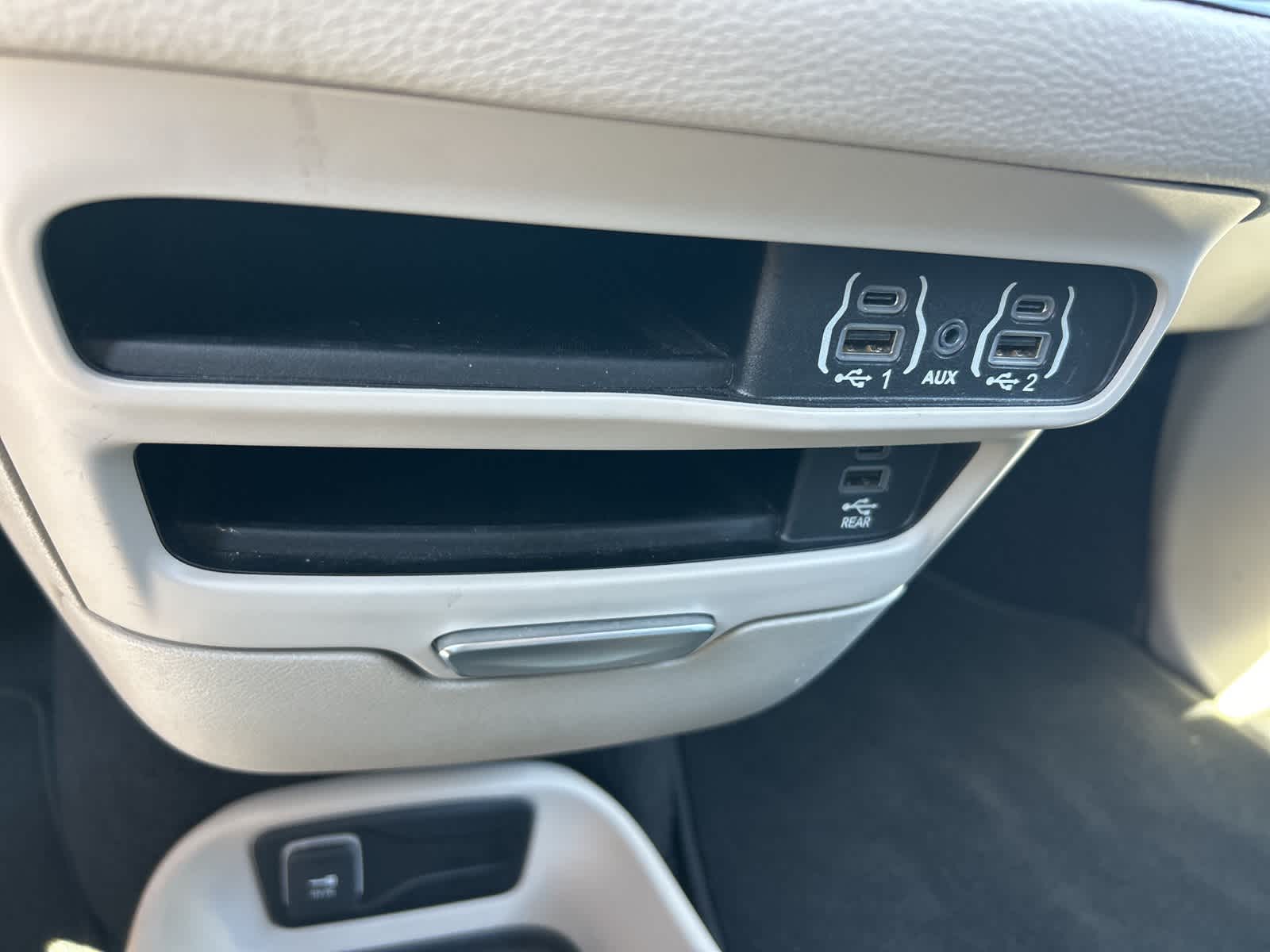 Thumbnail: 2022 Chrysler Pacifica - 37