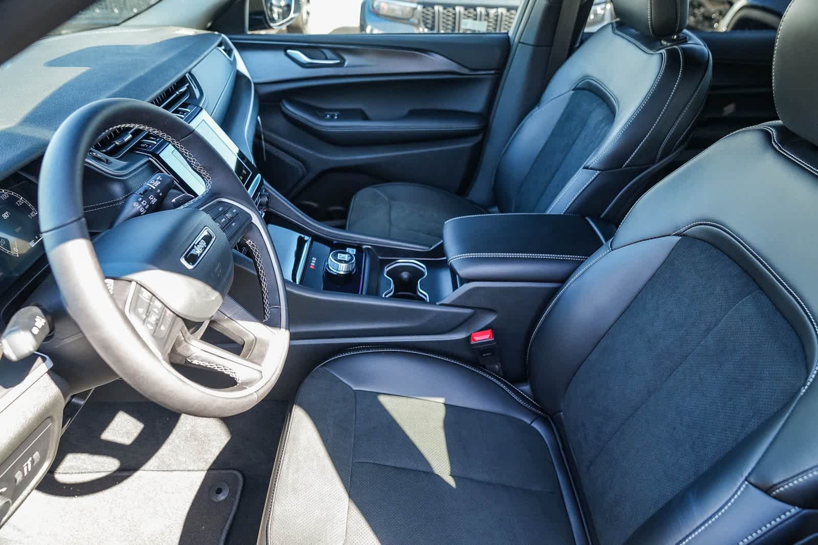 Thumbnail: 2025 Jeep Grand Cherokee L - 19