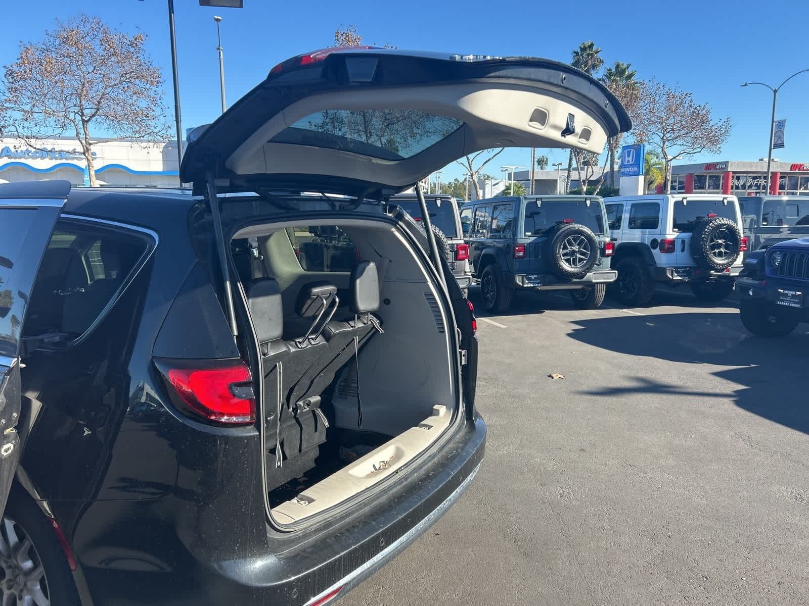 Thumbnail: 2024 Chrysler Pacifica - 22