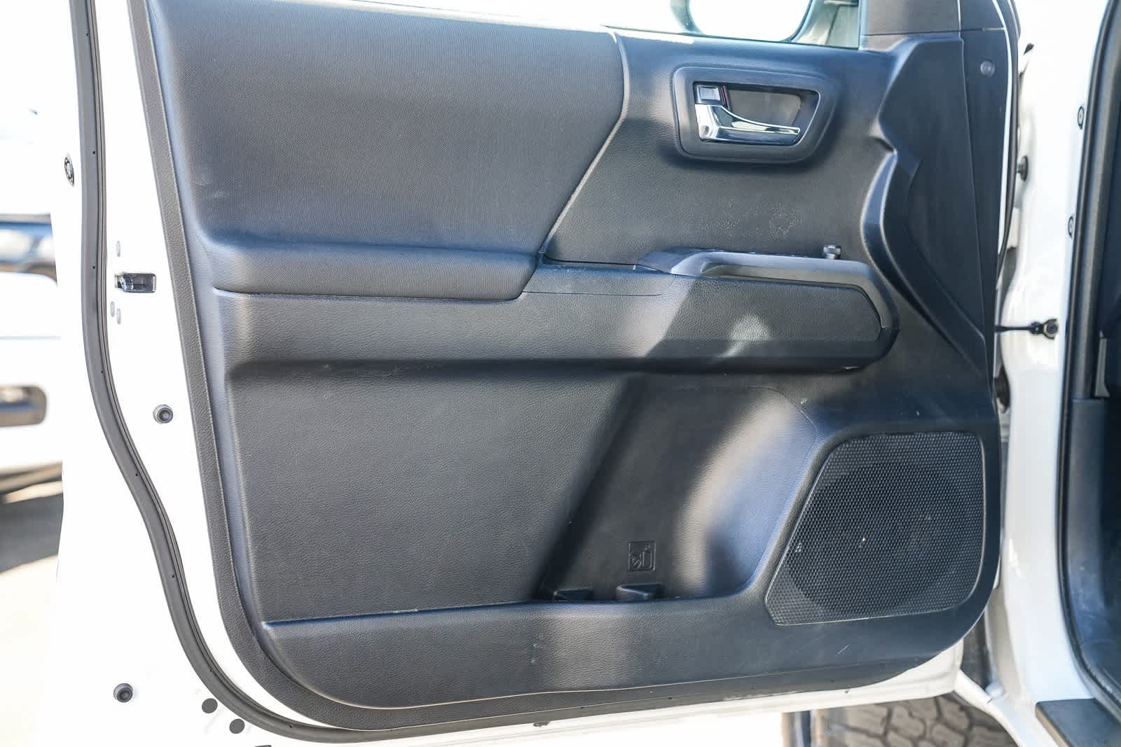 Thumbnail: 2019 Toyota Tacoma - 19