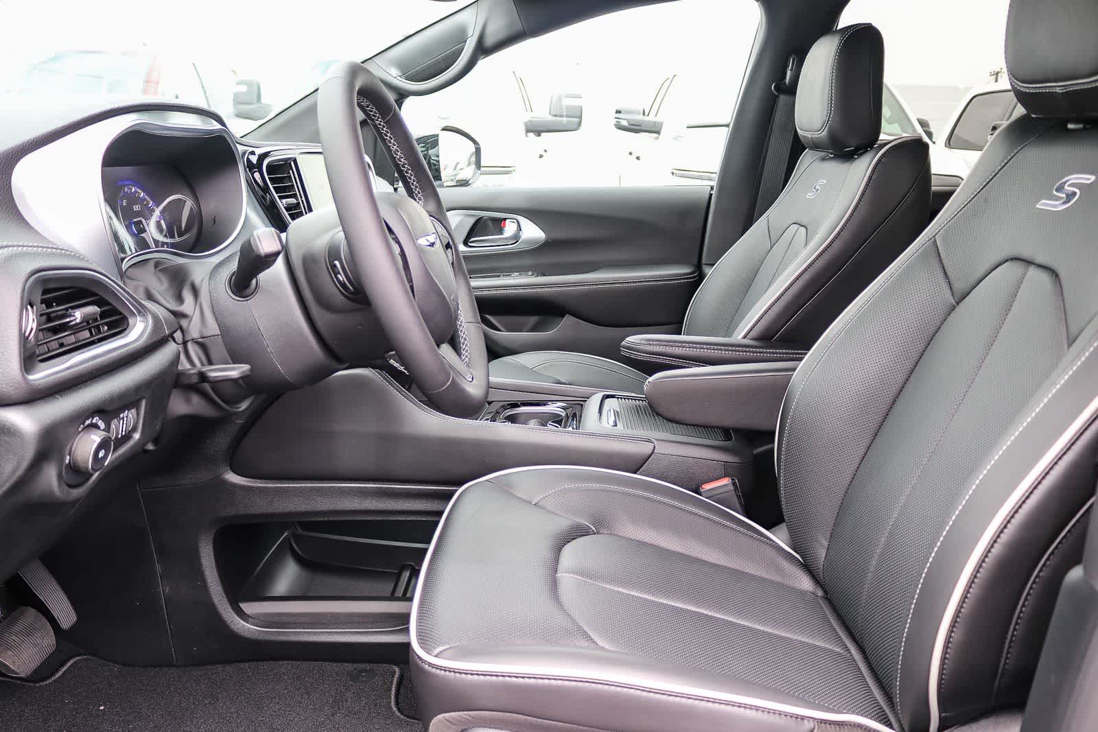 Thumbnail: 2026 Chrysler Pacifica - 19