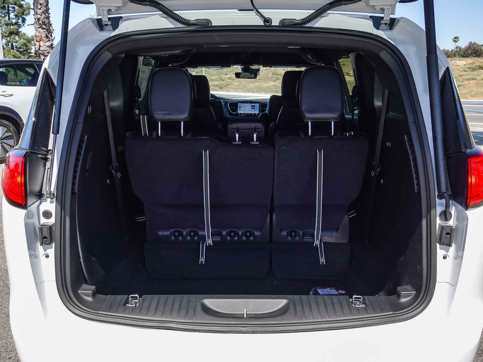 Thumbnail: 2026 Chrysler Voyager - 25