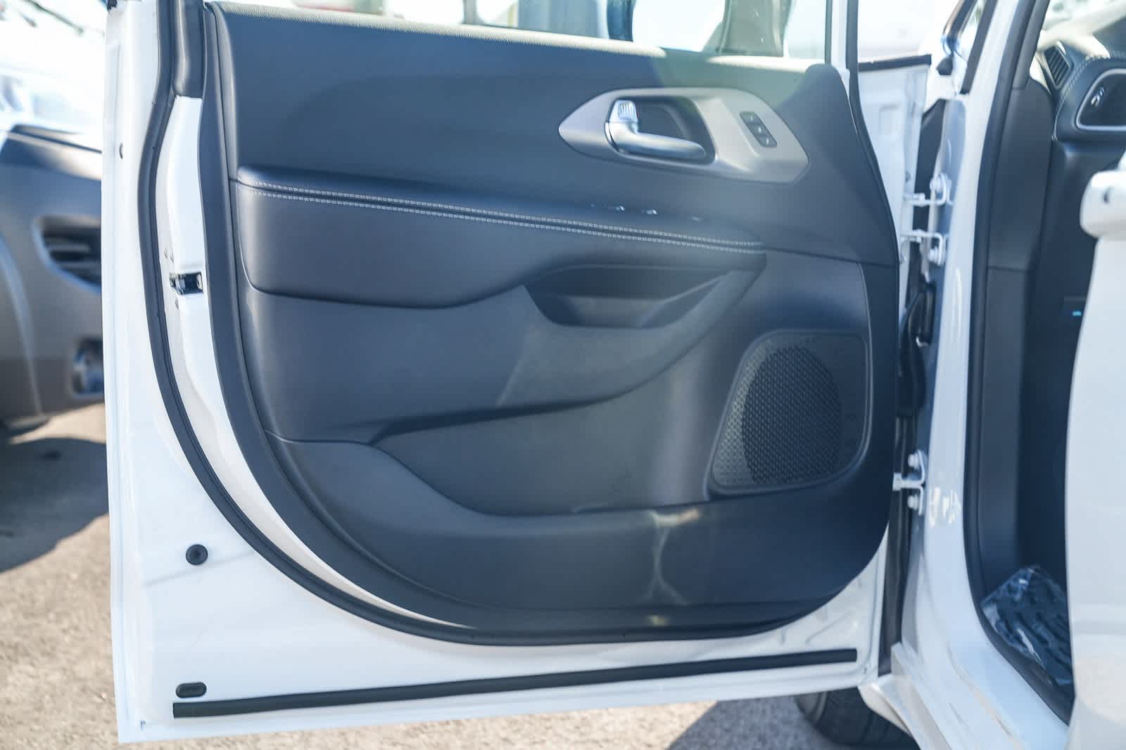 Thumbnail: 2026 Chrysler Pacifica - 22