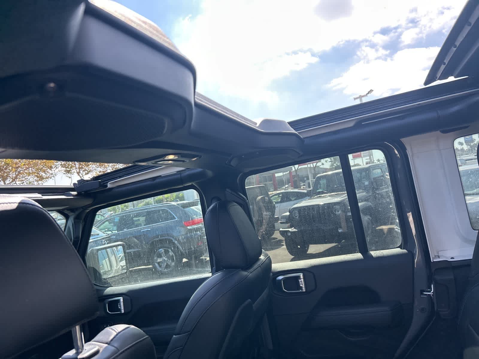 Thumbnail: 2023 Jeep Wrangler - 32
