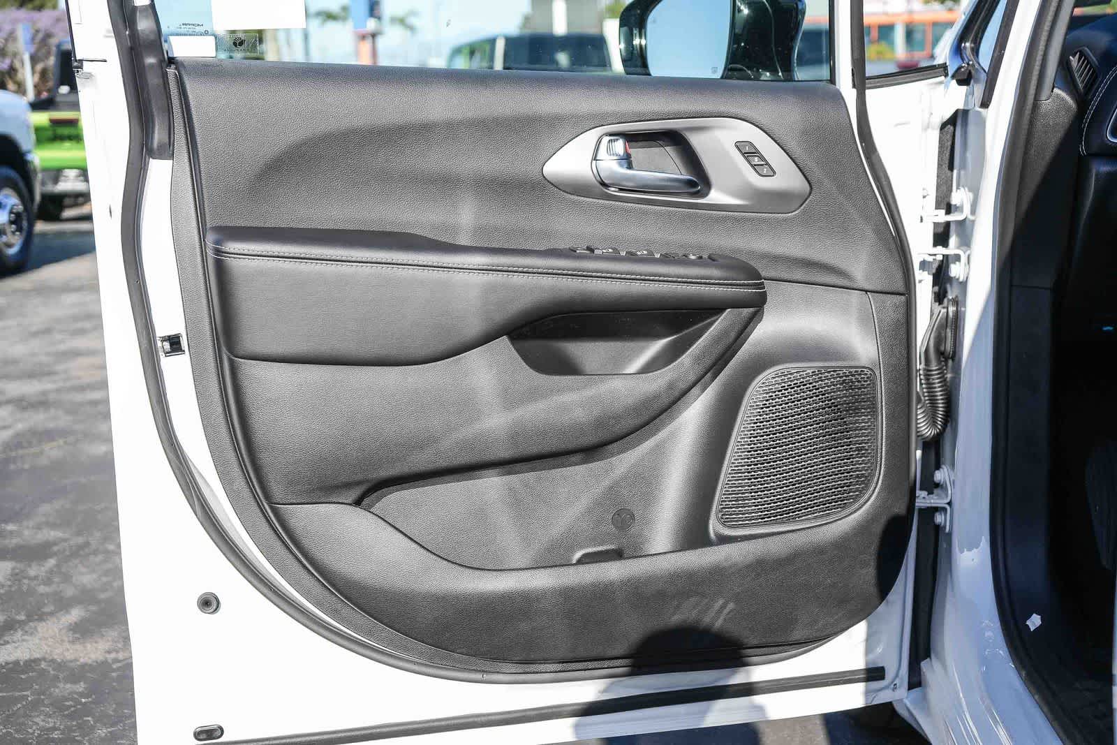 Thumbnail: 2026 Chrysler Pacifica - 24