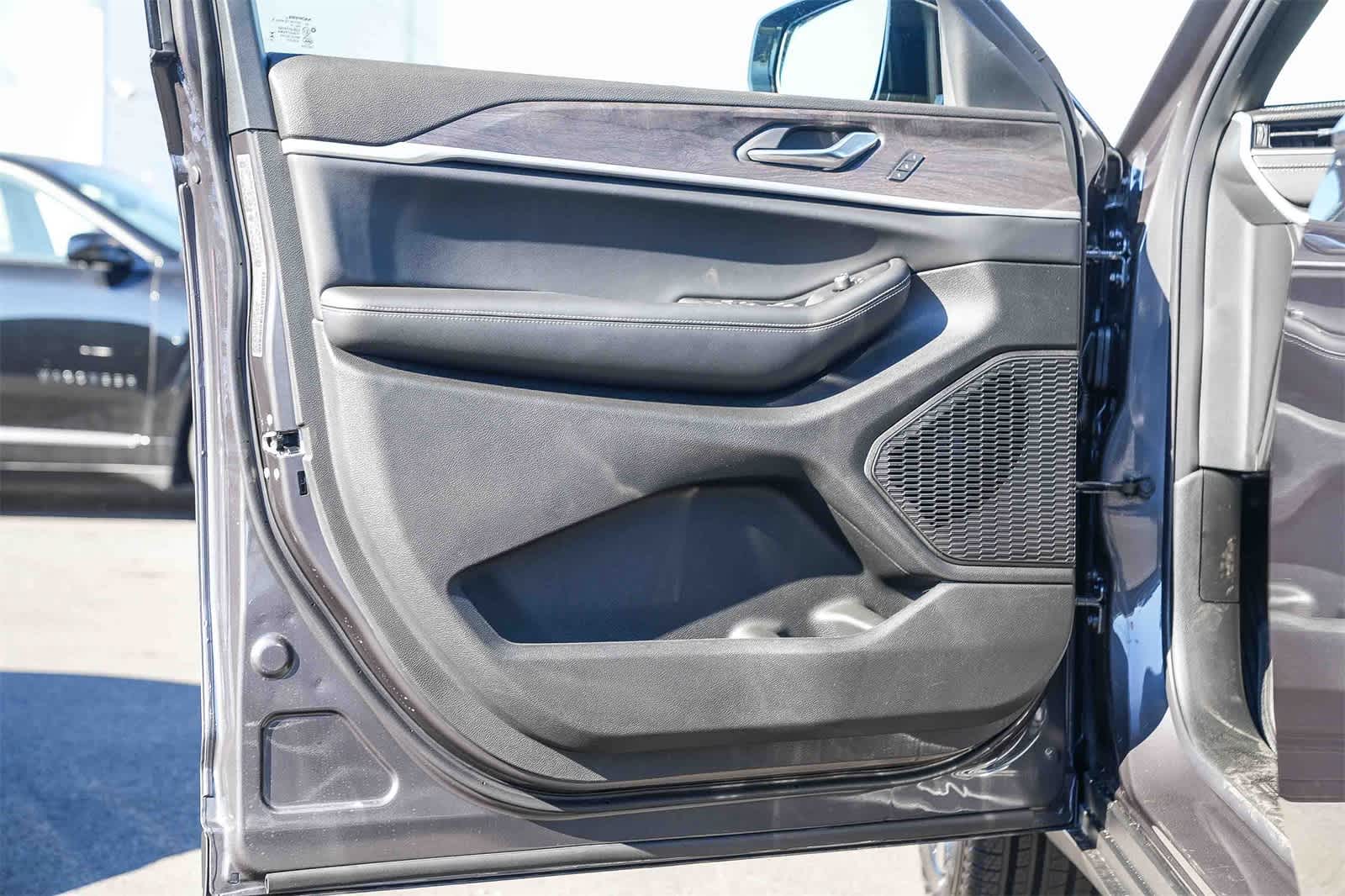 Thumbnail: 2025 Jeep Grand Cherokee - 20