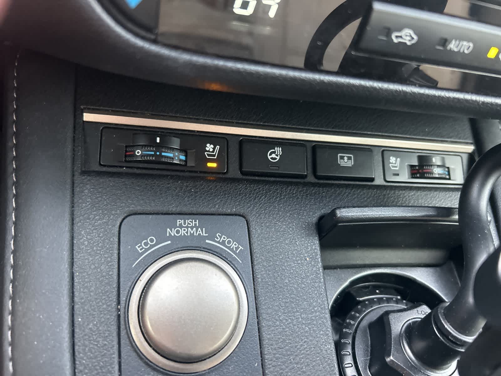 Thumbnail: 2016 Lexus ES - 36